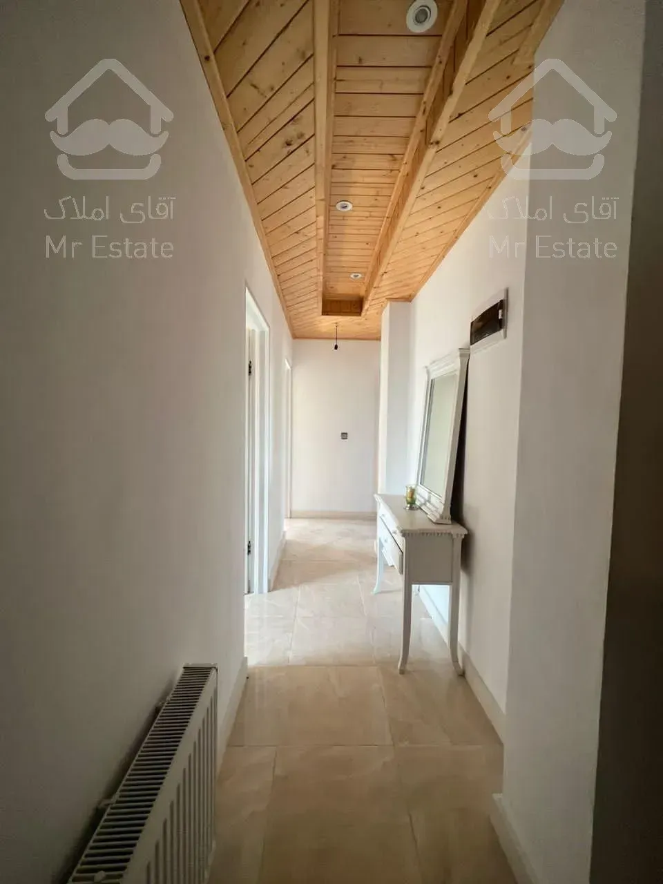 اپارتمان بر جاده اصلی