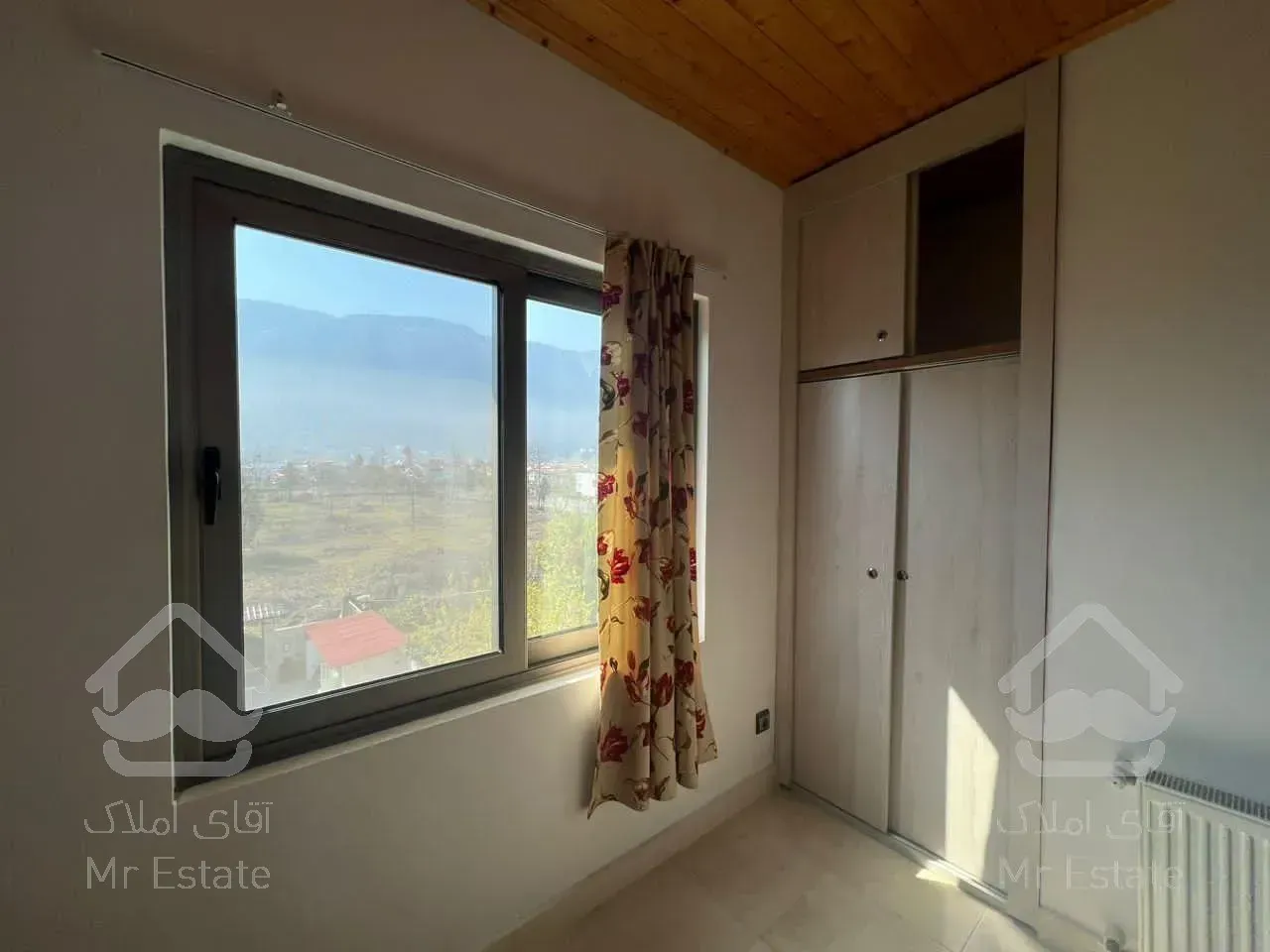 اپارتمان بر جاده اصلی