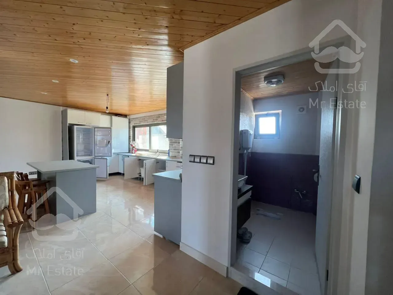 اپارتمان بر جاده اصلی