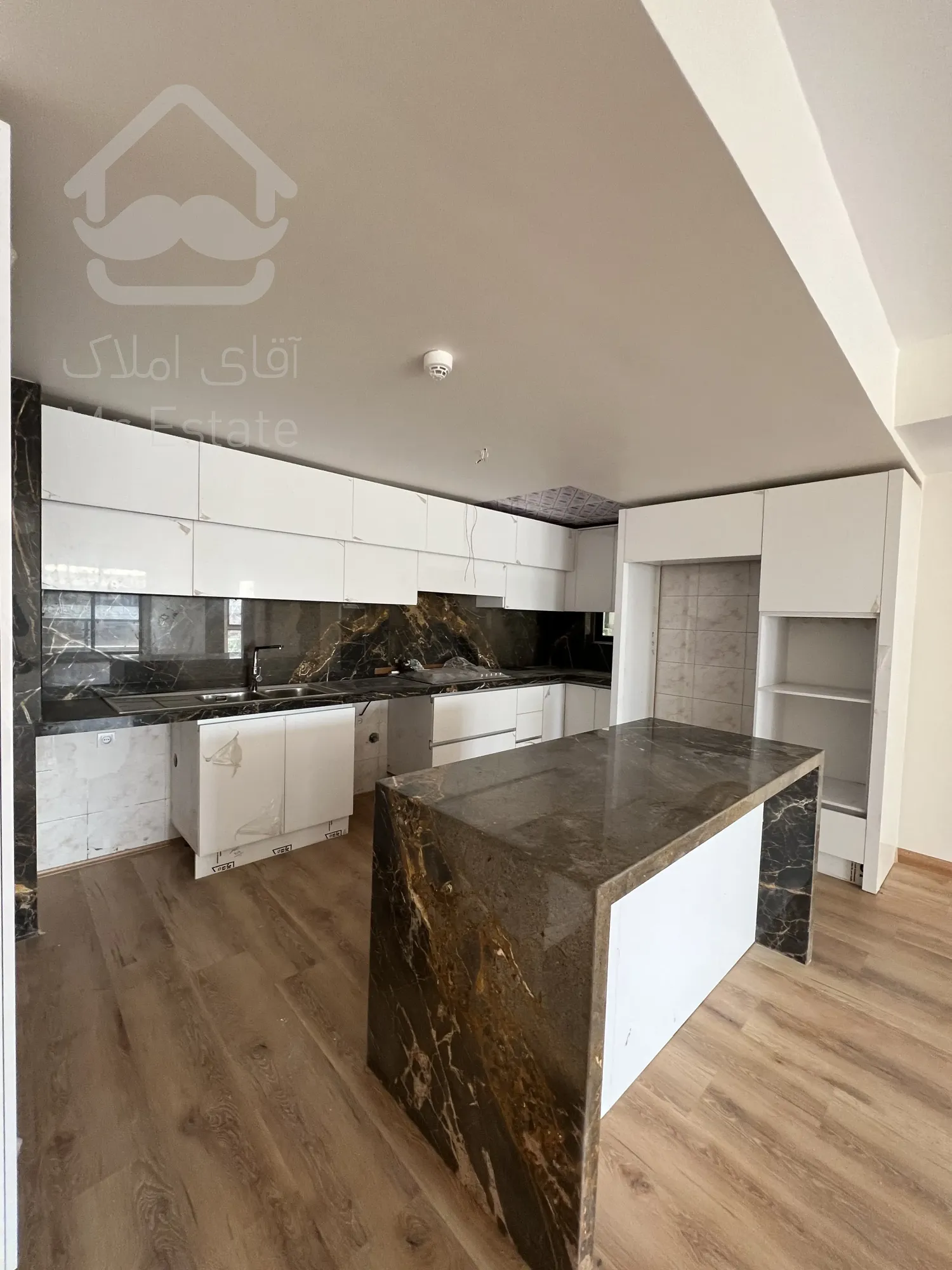 ۱۴۵ متر/زعفرانیه/فول بازسازی/برج باغ