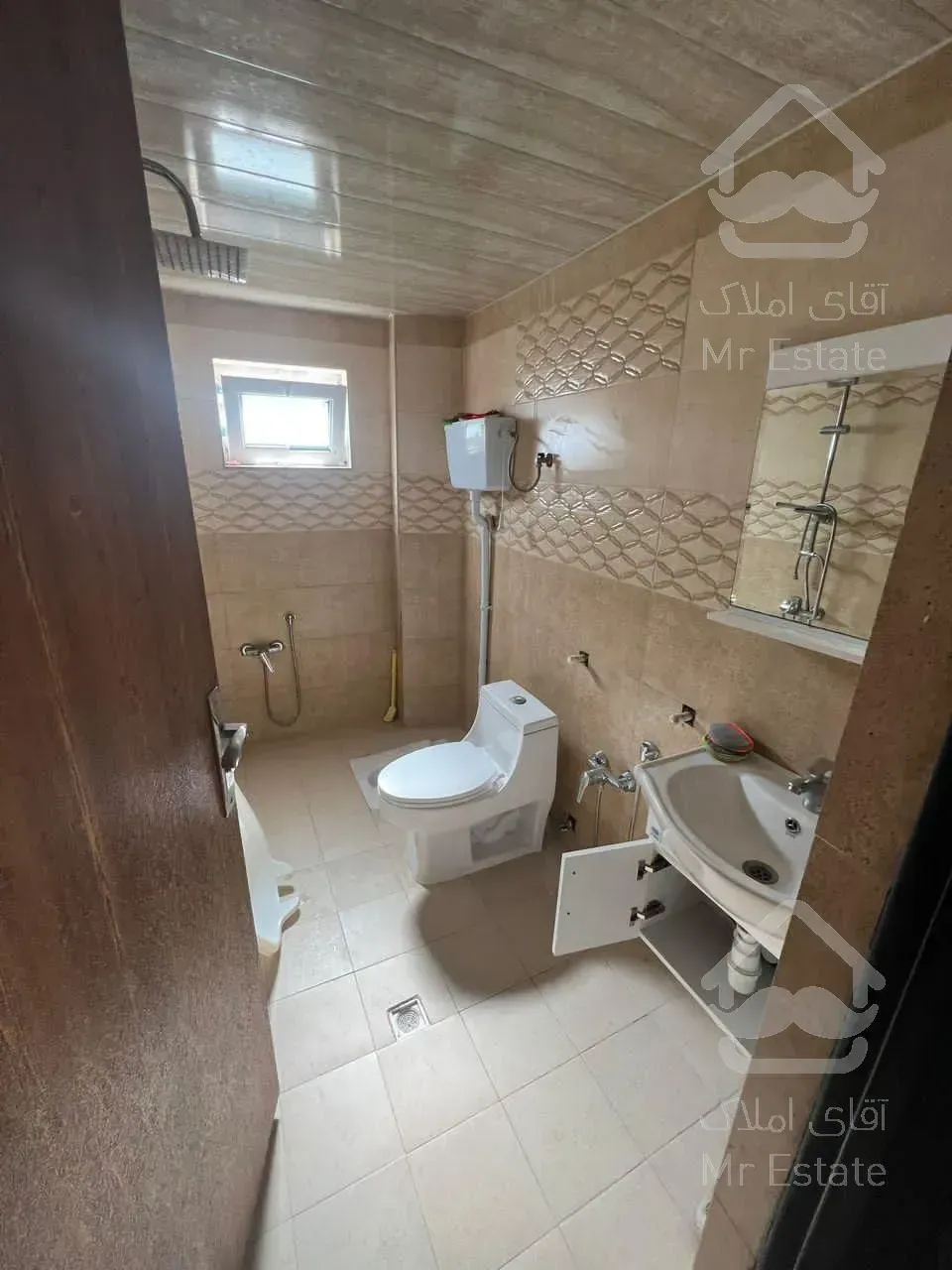 ویلا رومی روف دار