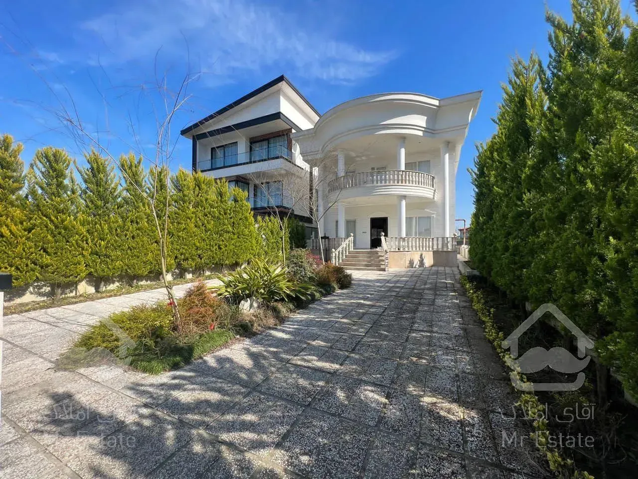 ویلا رومی روف دار