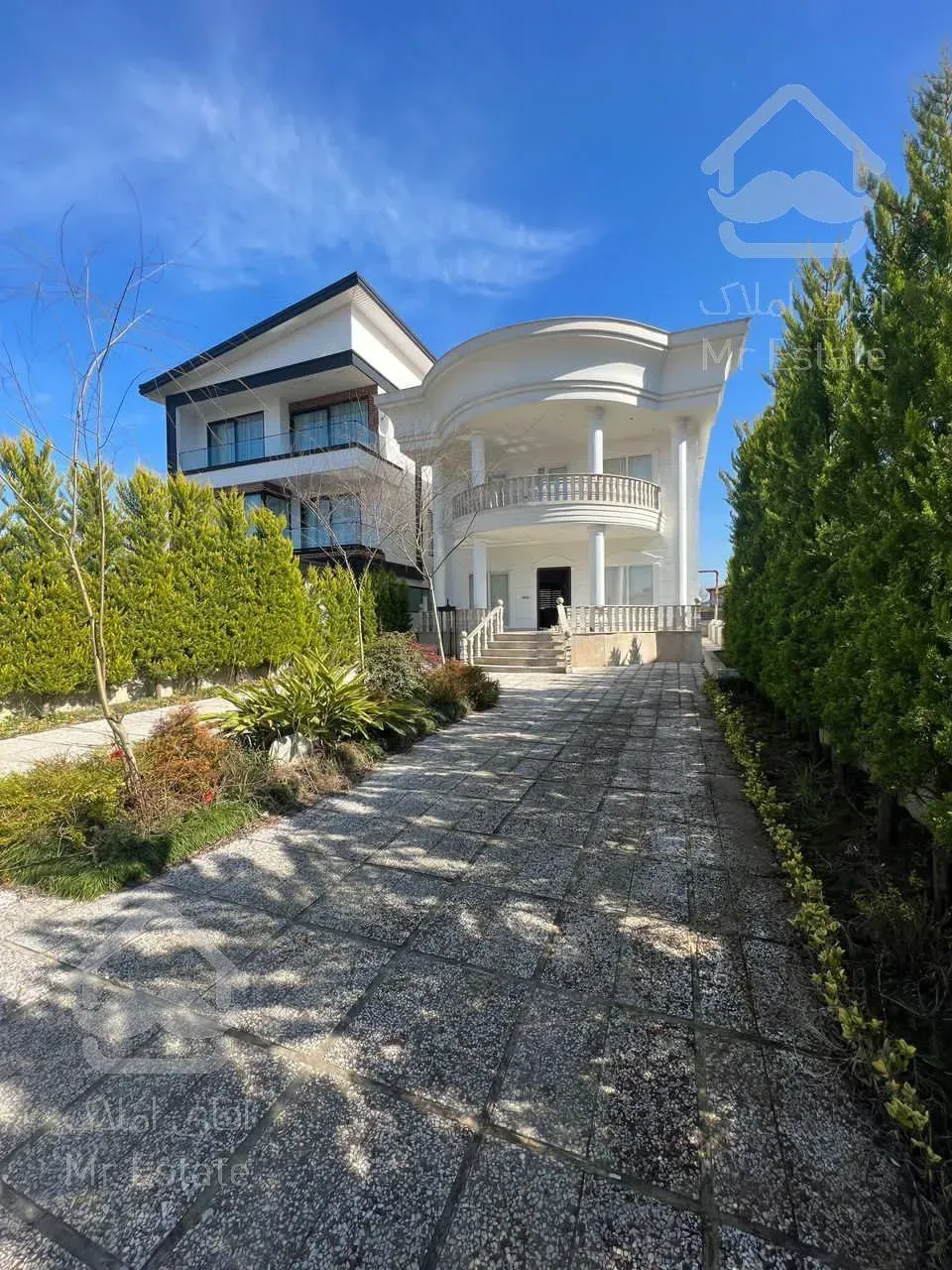 ویلا رومی روف دار