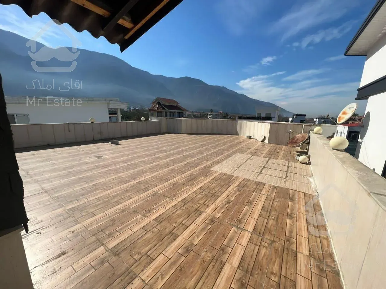 ویلا رومی روف دار