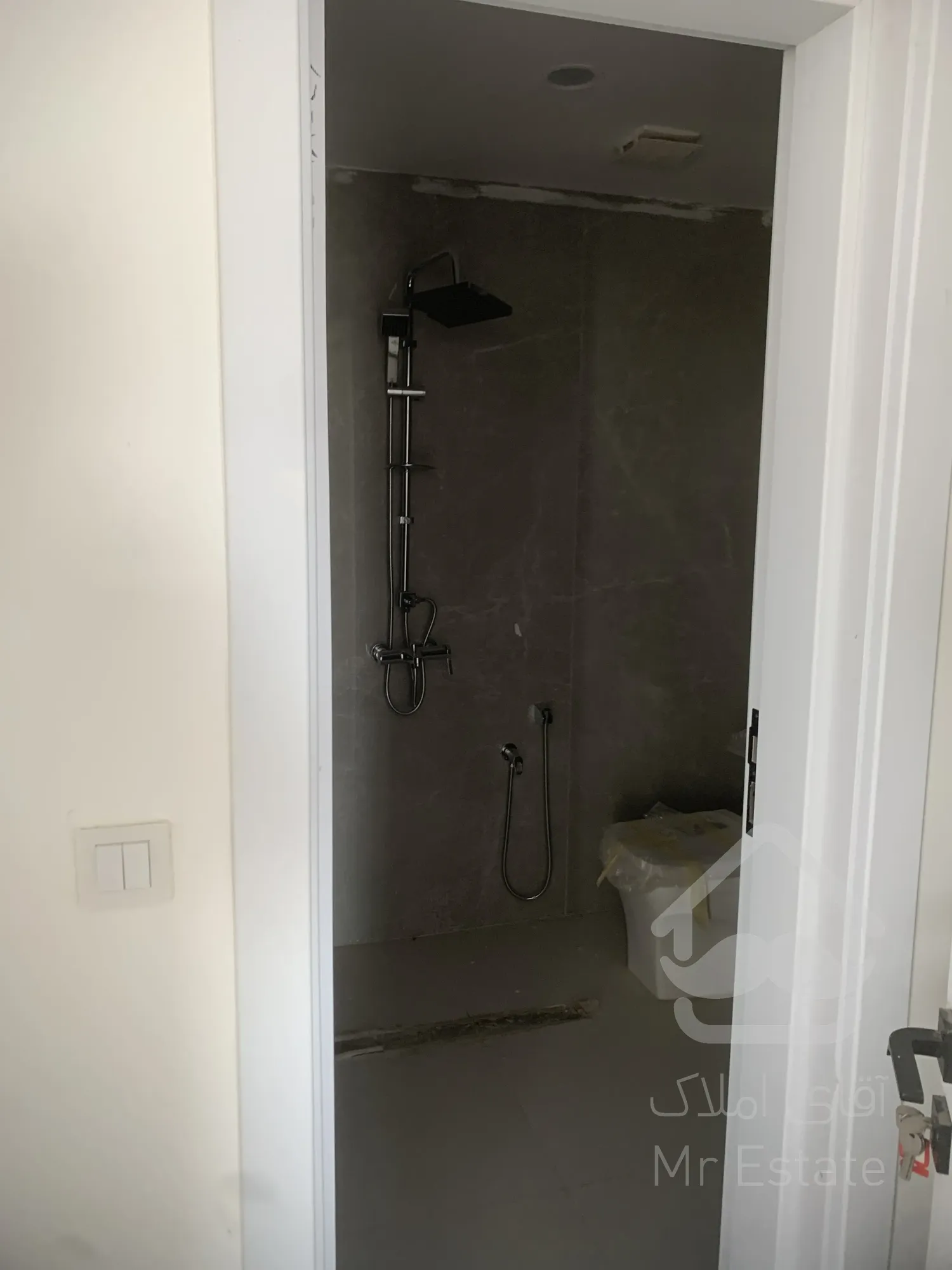 فروش برج آبان یکخواب ۶۵متری در فاز ۶ صدف کلیدنخورده