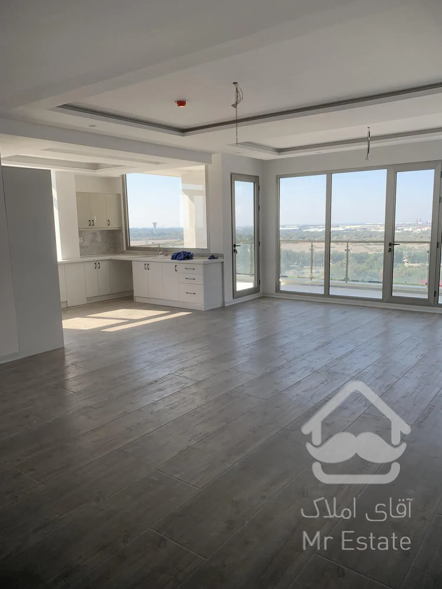 رهن و اجاره سه خواب ۱۵۰ متری برج سانست صدف