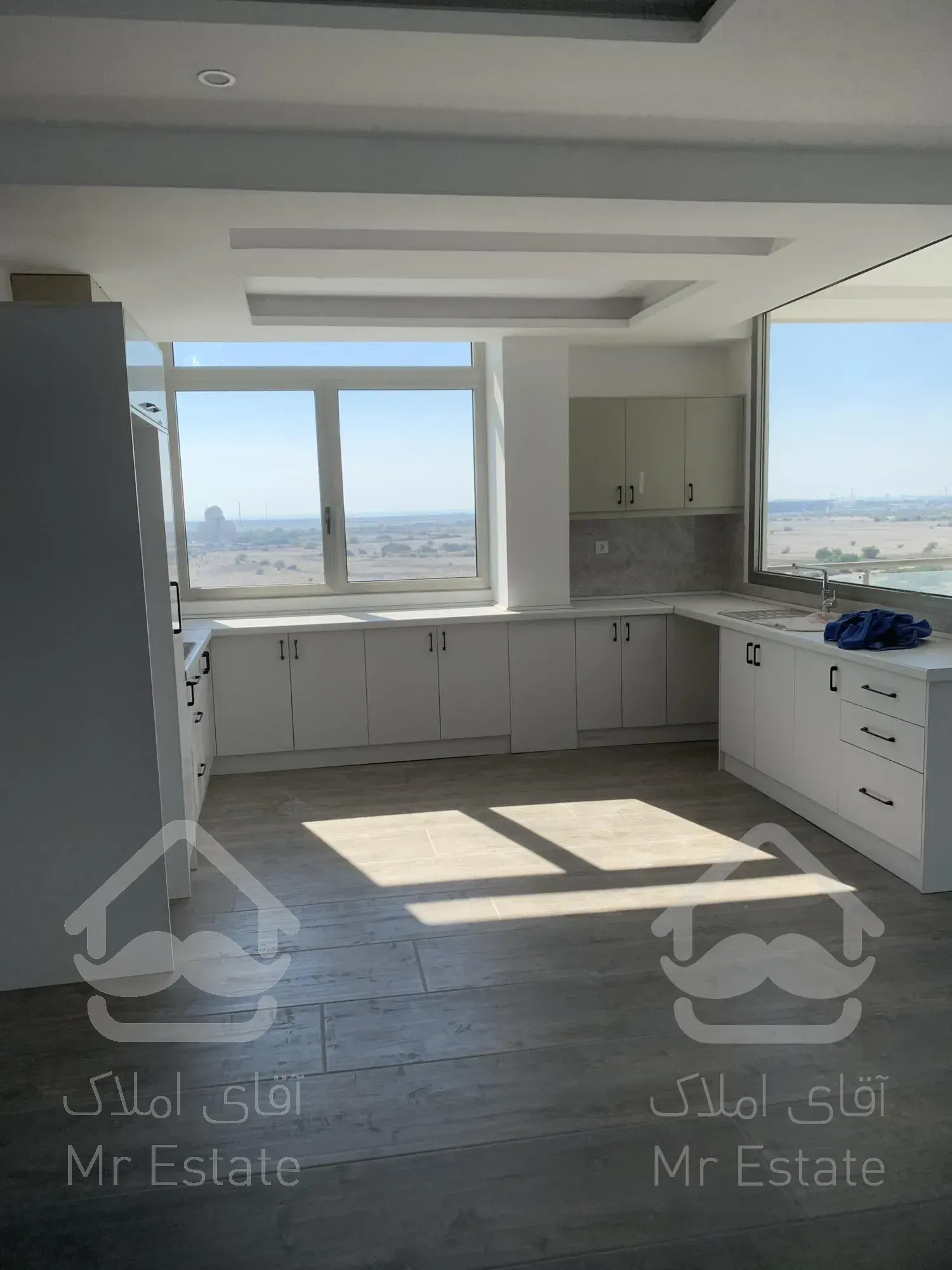 رهن و اجاره سه خواب ۱۵۰ متری برج سانست صدف