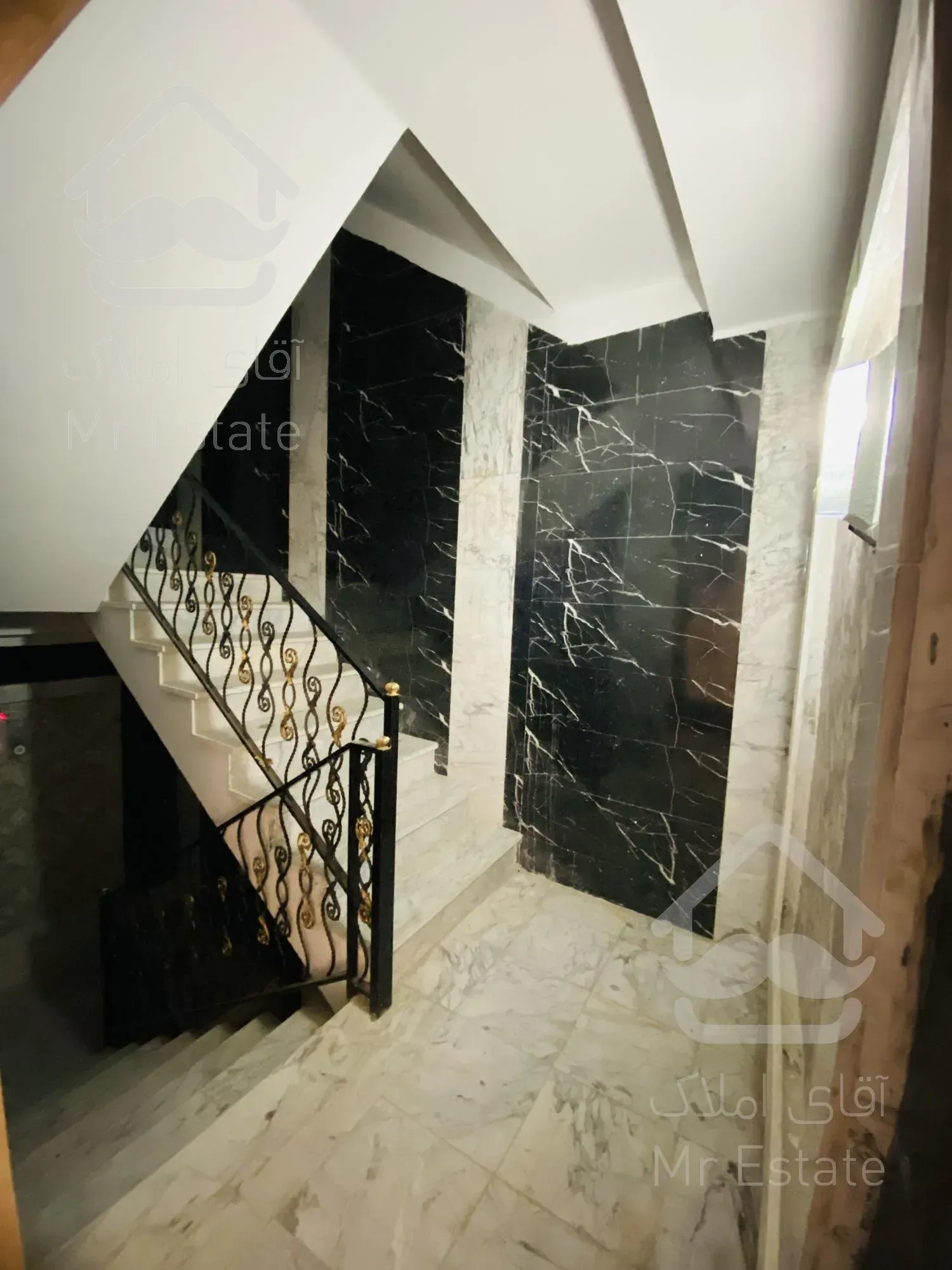 ۱۱۰متر،پذیرایی مربع و‌تالاری قابل چیدمان،شاخه اصلی