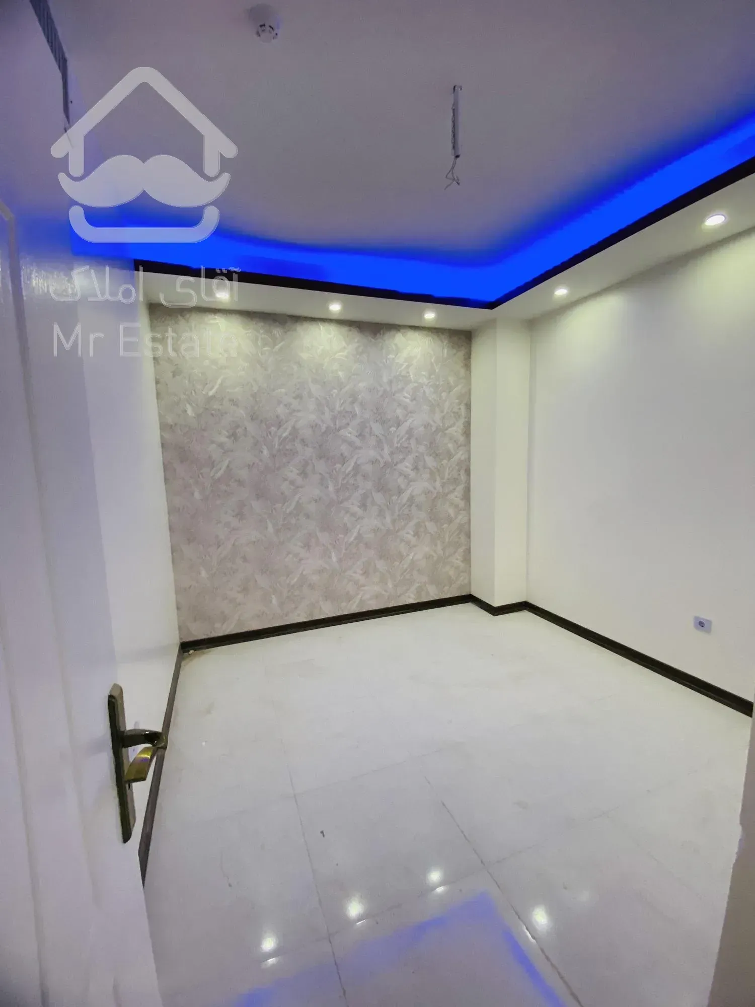 ۱۱۰متر،پذیرایی مربع و‌تالاری قابل چیدمان،شاخه اصلی