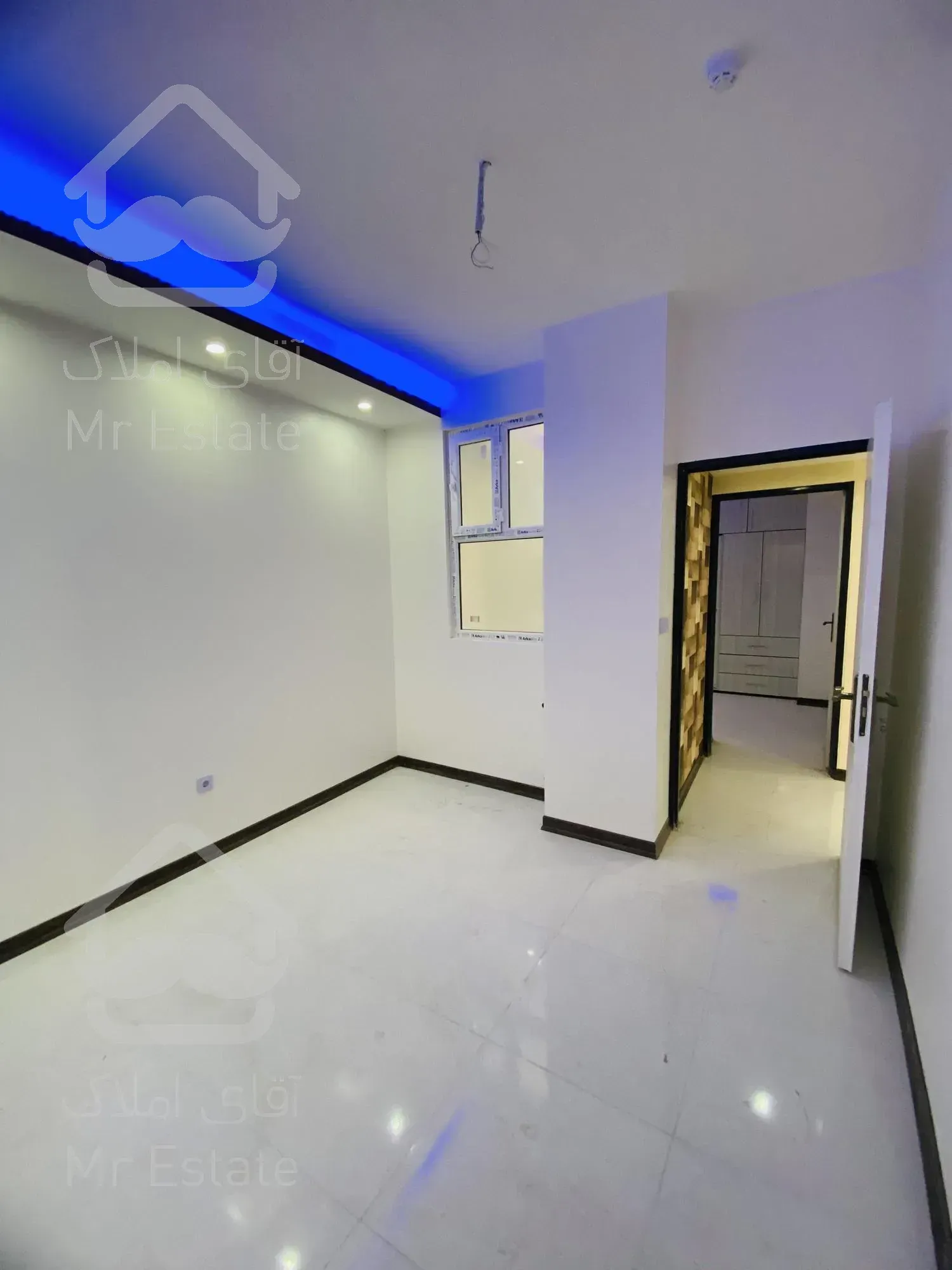 ۱۱۰متر،پذیرایی مربع و‌تالاری قابل چیدمان،شاخه اصلی