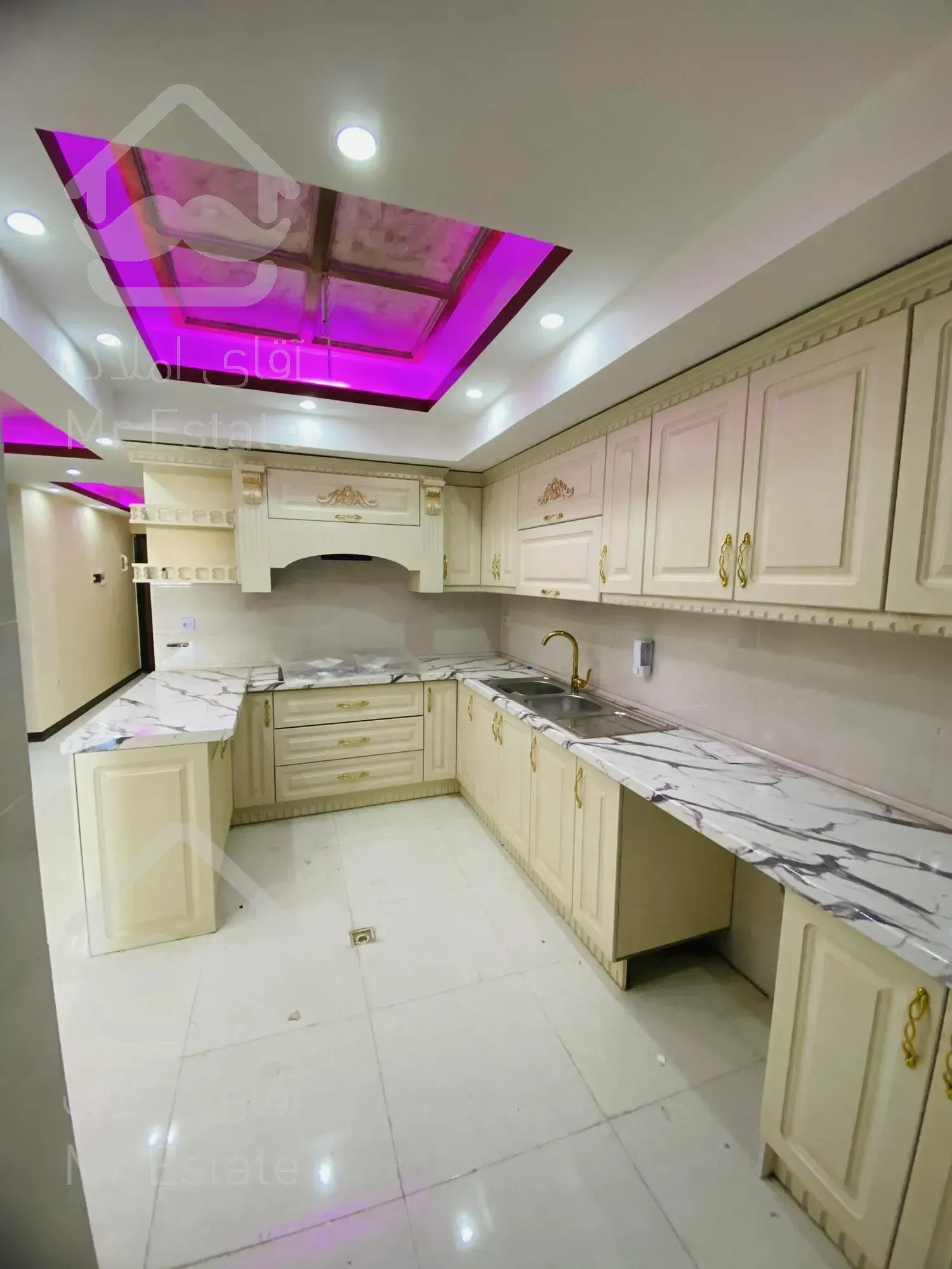 ۱۱۰متر،پذیرایی مربع و‌تالاری قابل چیدمان،شاخه اصلی