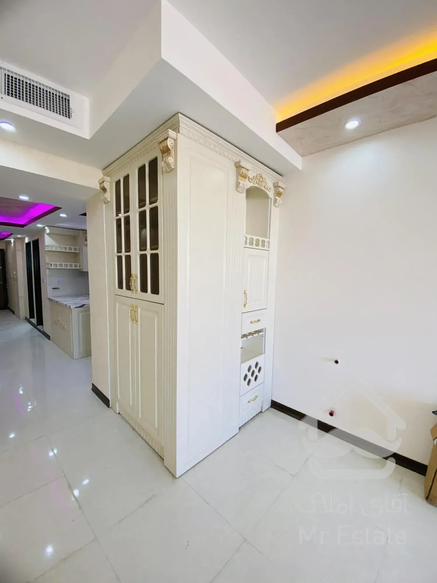 ۱۱۰متر،پذیرایی مربع و‌تالاری قابل چیدمان،شاخه اصلی