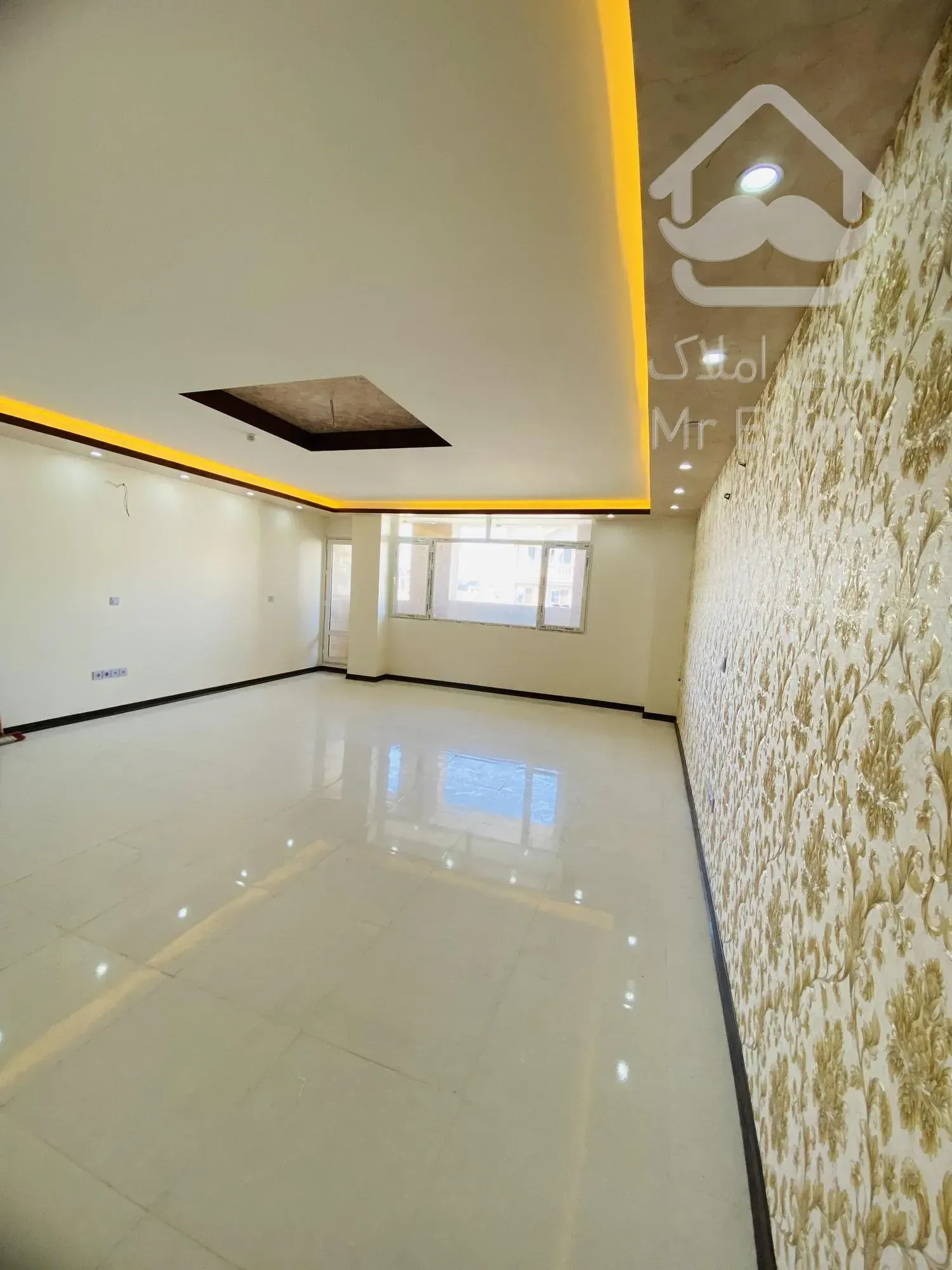 ۱۱۰متر،پذیرایی مربع و‌تالاری قابل چیدمان،شاخه اصلی