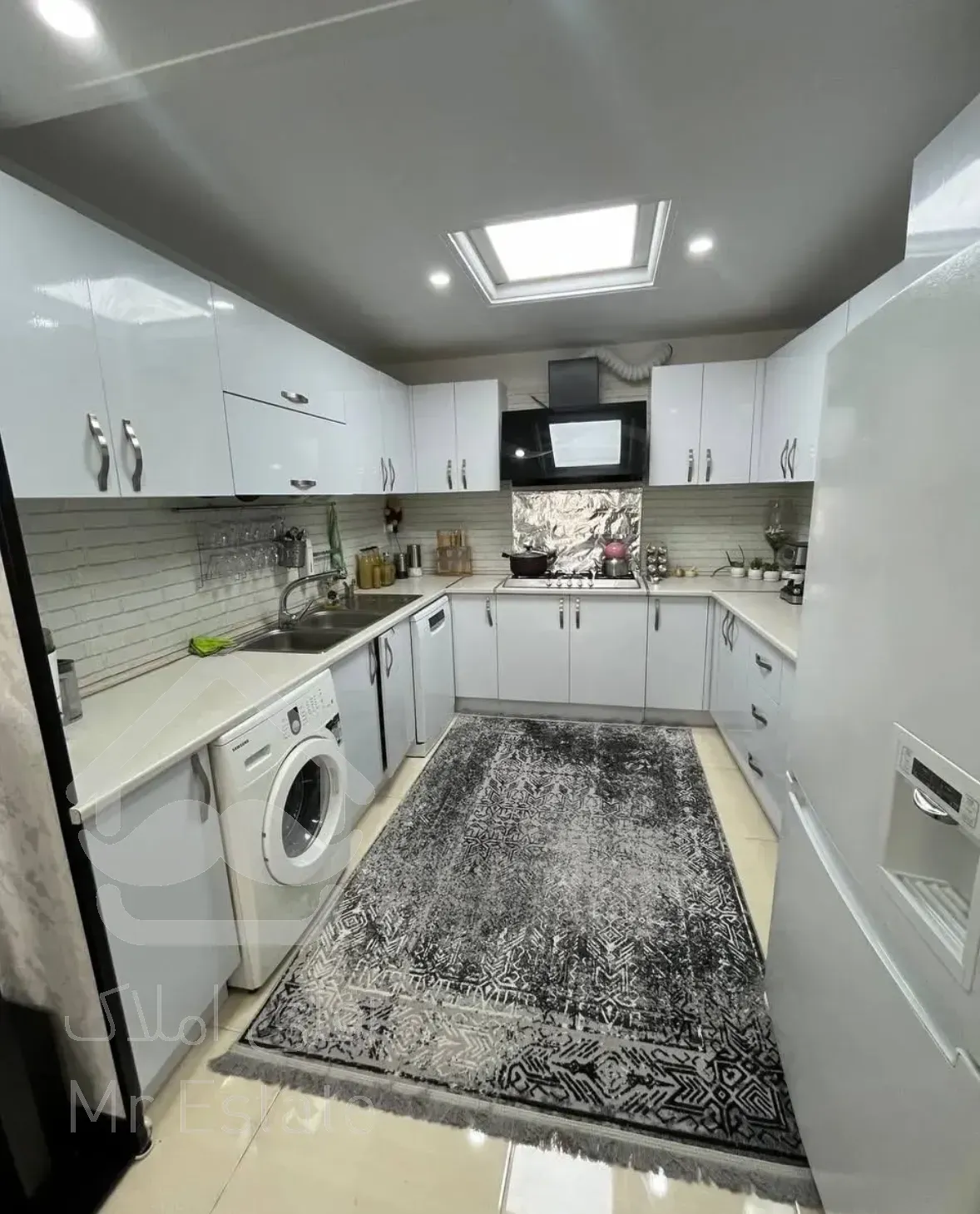 فروش آپارتمان ۶۸ متری یک خوابه نما تراورتن سالن پرده خور