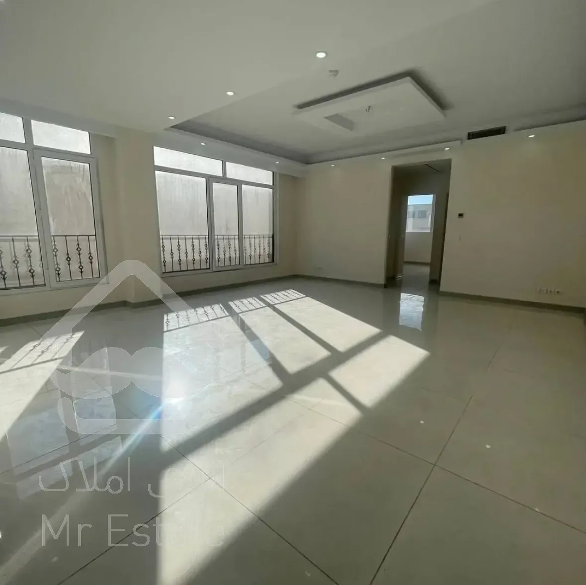 فروش آپارتمان ۸۱ متری ۲ خوابه فول امکانات نما تراورتن در ارم