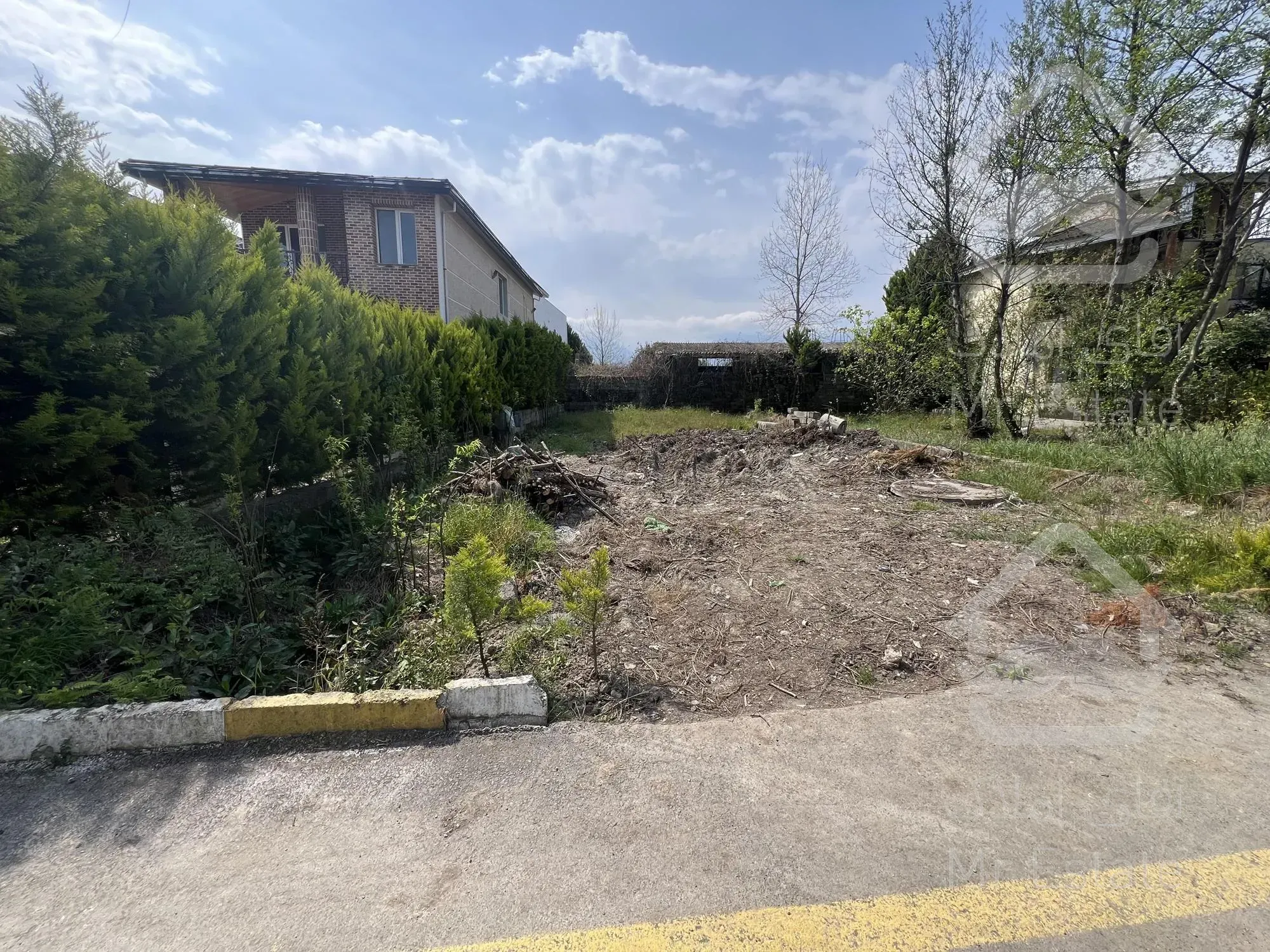 زمین ۳۰۰ متری داخل شهرک