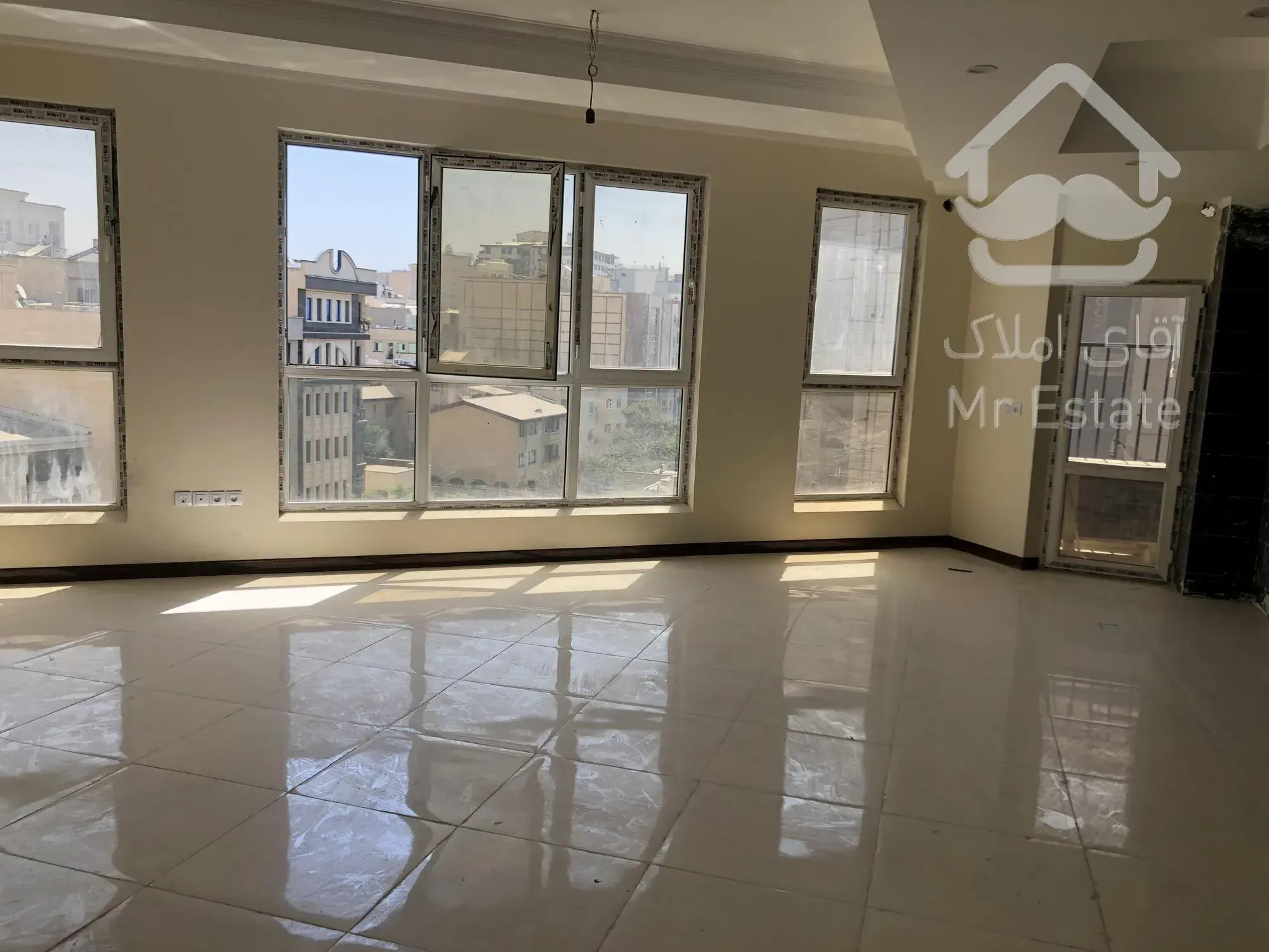 واحد ۷۵ متری نوساز مناسب وکلا وپزشکان