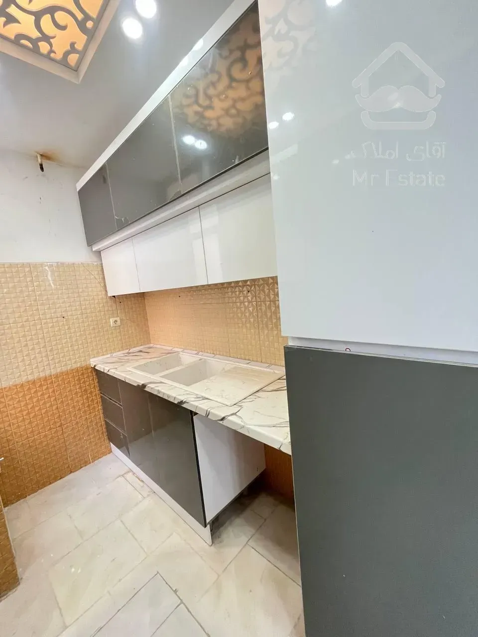 ۴۹متر/رو‌به افتاب/دوپارکینگه/سند تکبرگ