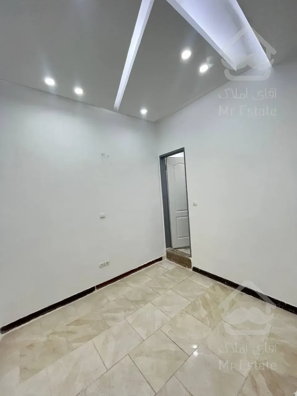 ۴۹متر/رو‌به افتاب/دوپارکینگه/سند تکبرگ