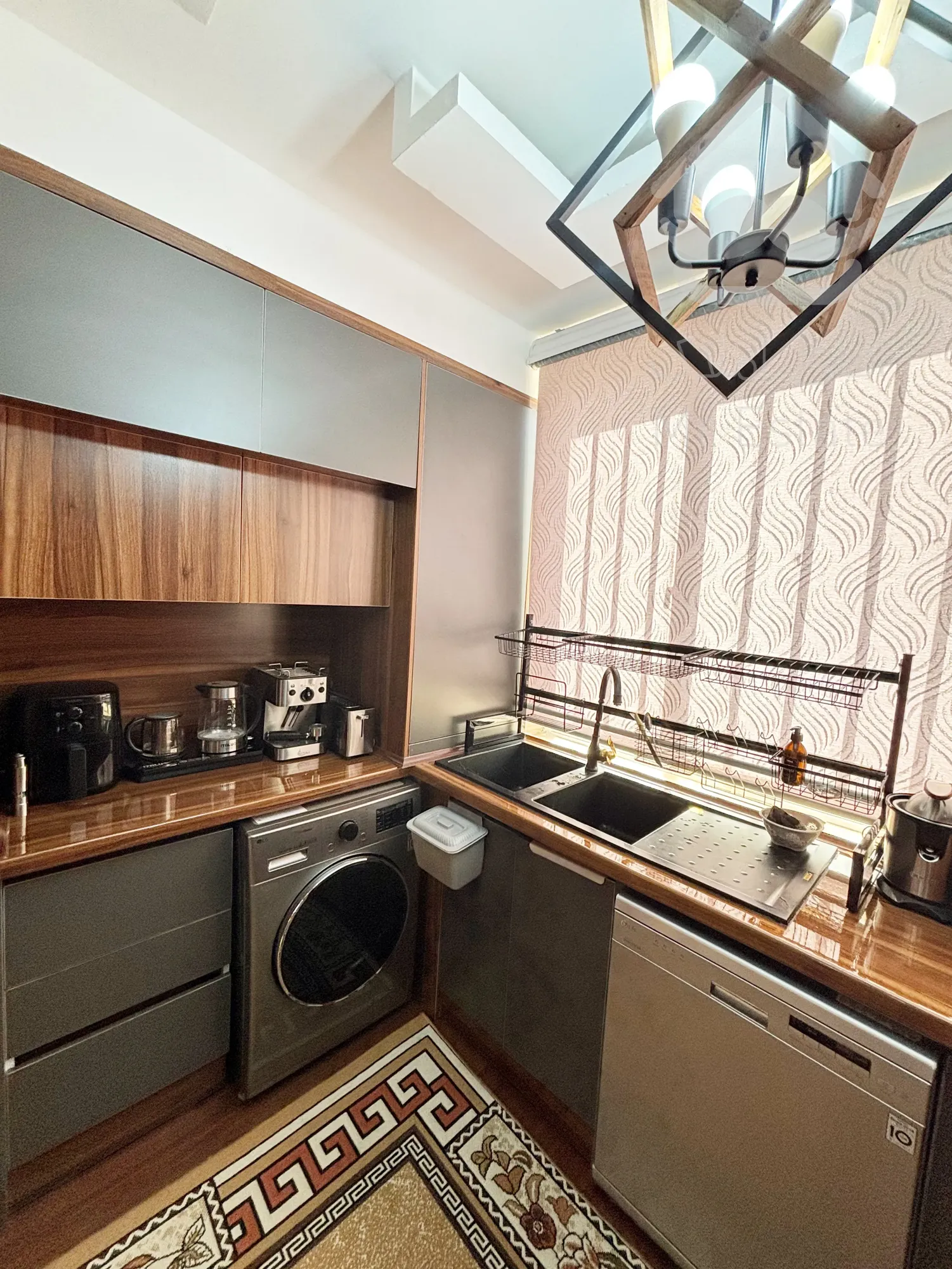 واحد ۸۱ متر محمود اباد مالک هستم فول بازسازی شده لوکیشن عالی یاس ۳