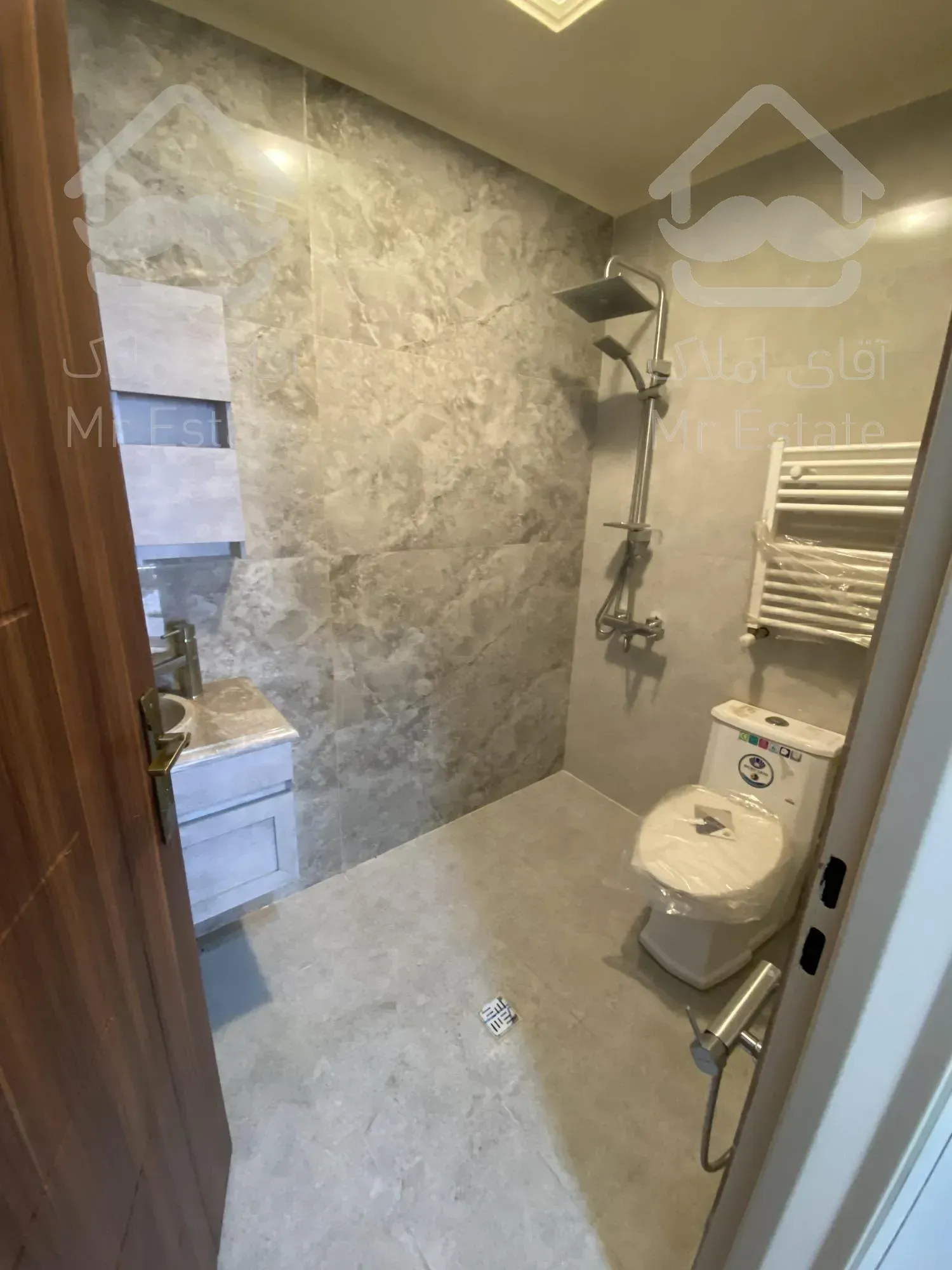 ۳۰۰ متر موقعیت اداری / میدان ونک