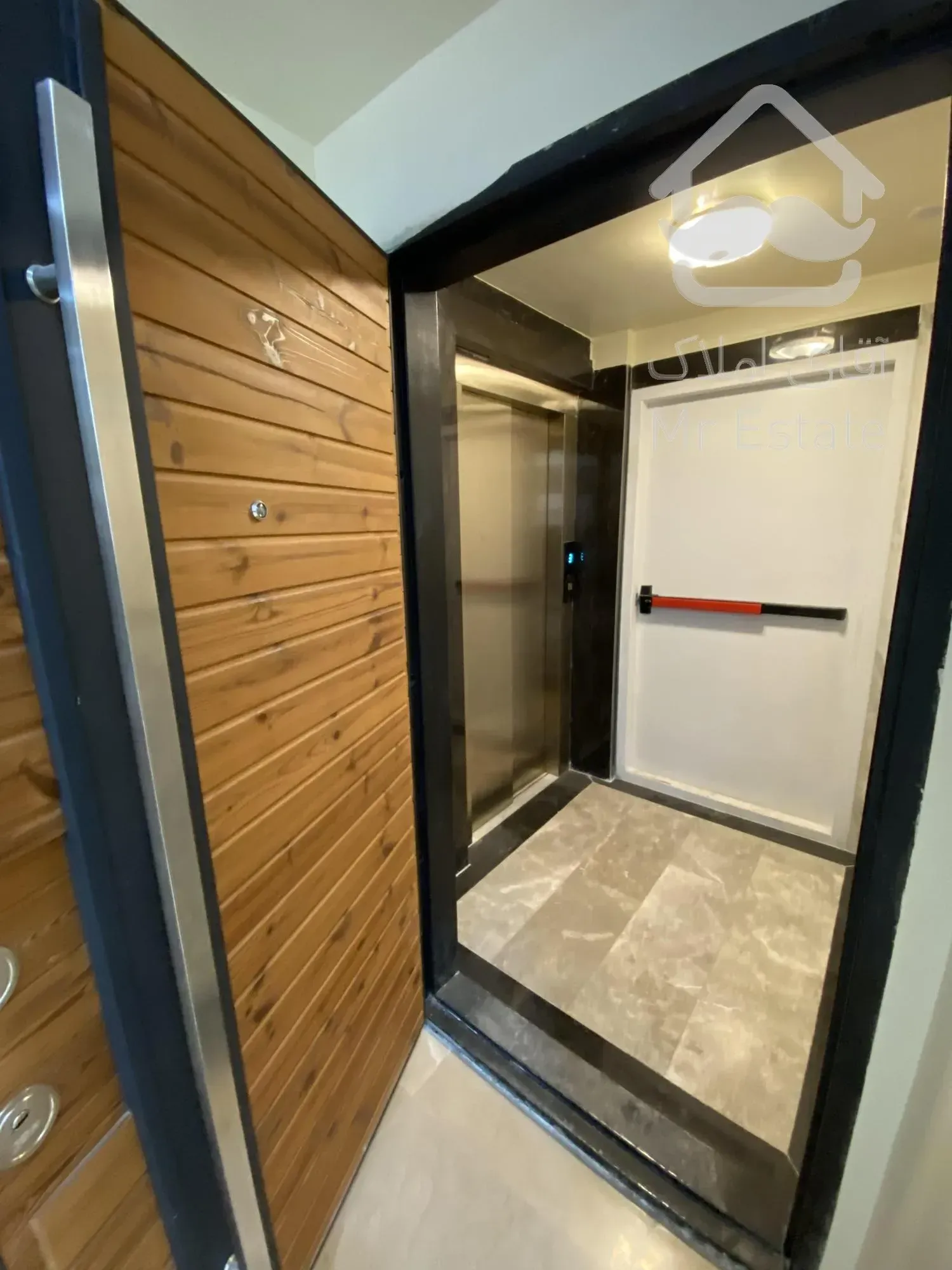 ۳۰۰ متر موقعیت اداری / میدان ونک