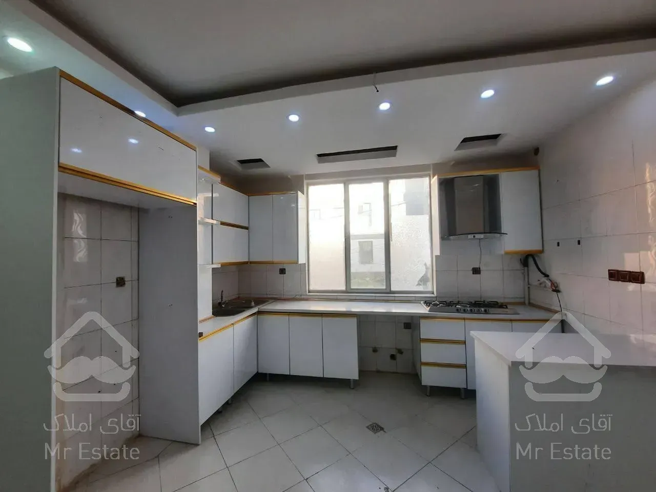 ۷۱متر/پارکینگ سندی/غرق نور/سند تکبرگ