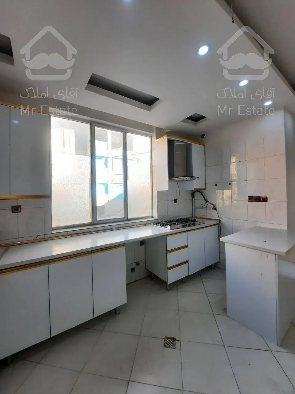 ۷۱متر/پارکینگ سندی/غرق نور/سند تکبرگ