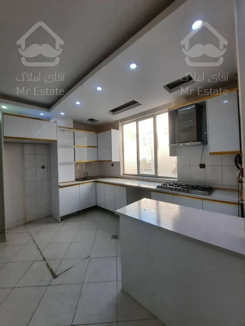 ۷۱متر/پارکینگ سندی/غرق نور/سند تکبرگ