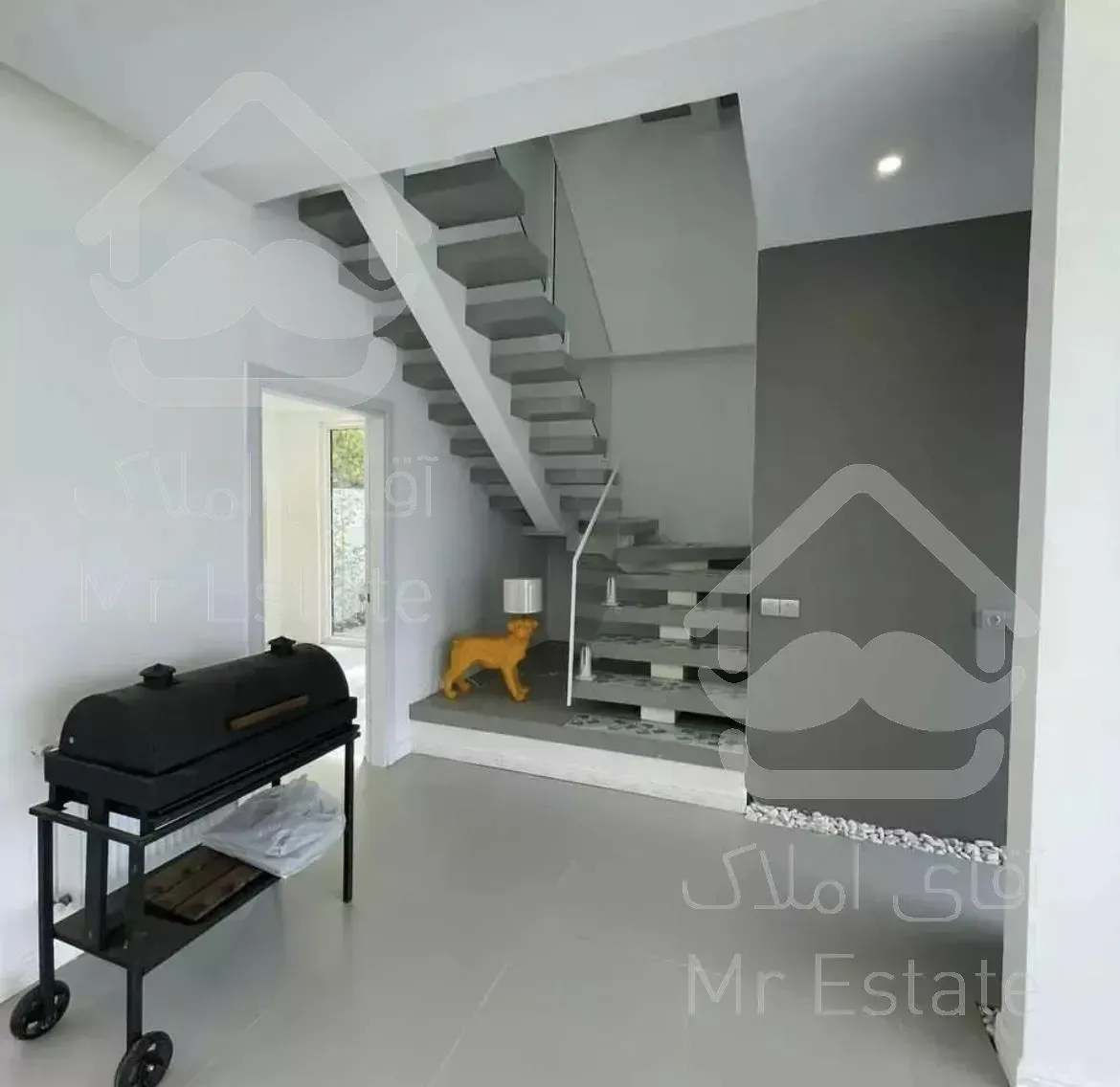 ویلا باغ ۱۳۰۰متر /تریبلکس/ نور