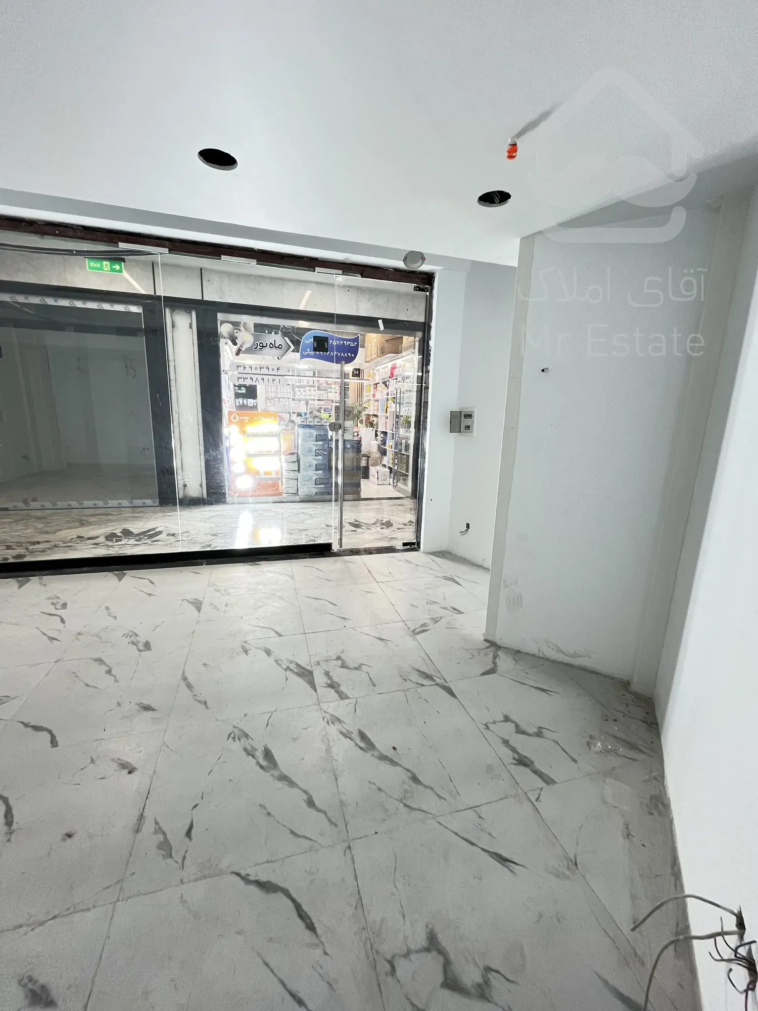 ۲۸ متر مغازه دارای بالکن پاساژ فراز لاله زار