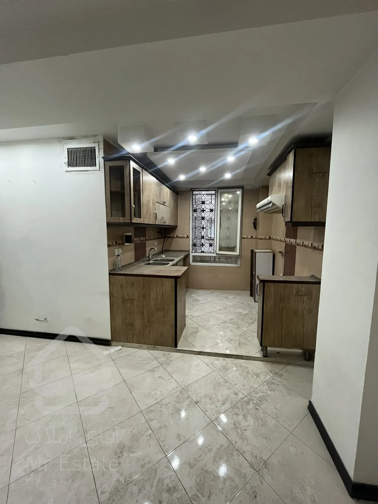 ‎48متر،طبقه اول،پارکینگ سندی سرپوشیده،تمیز و مرتب بدون خرج