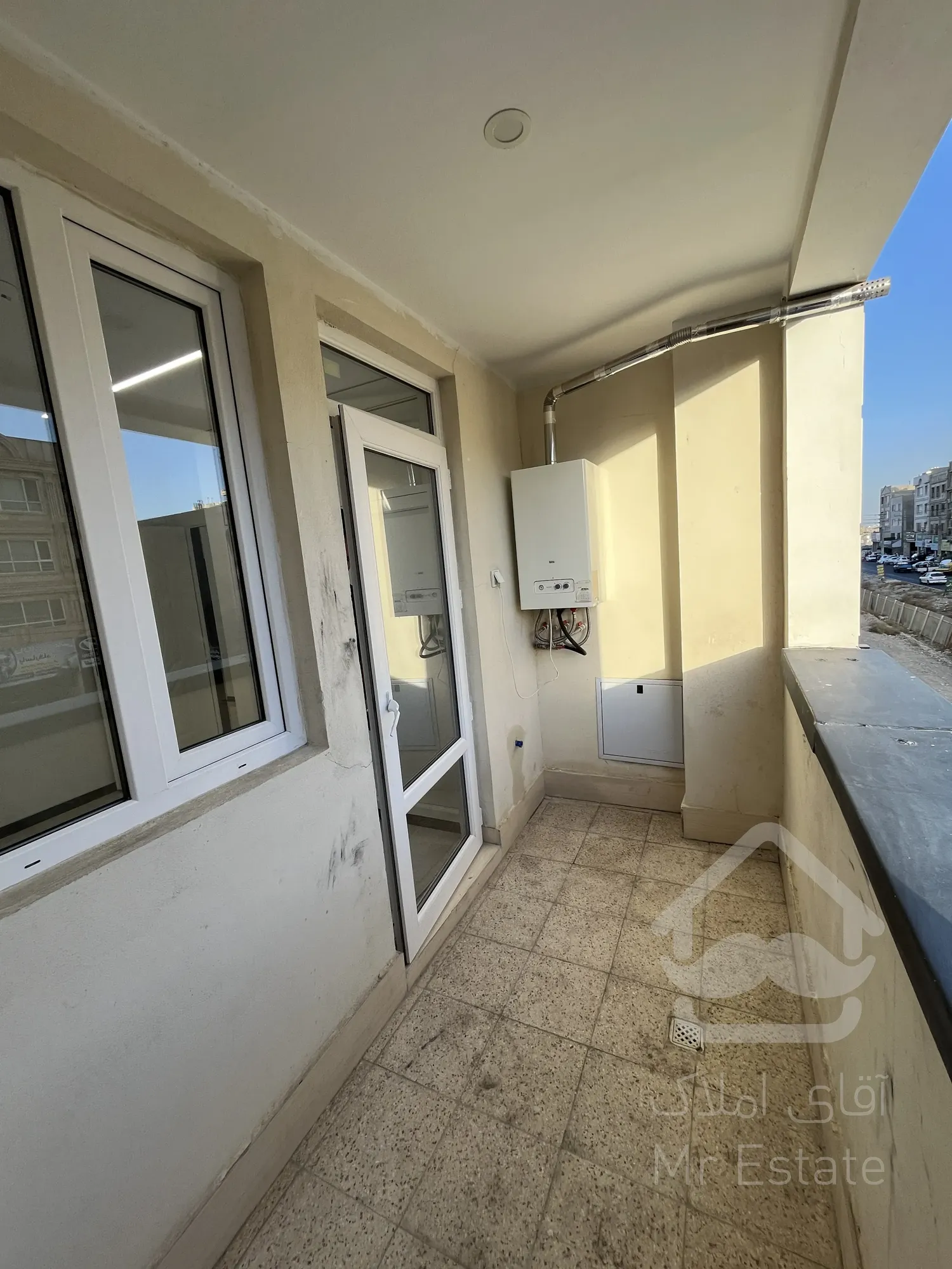 ۹۰متر آپارتمان نوساز در اندیشه فاز۳