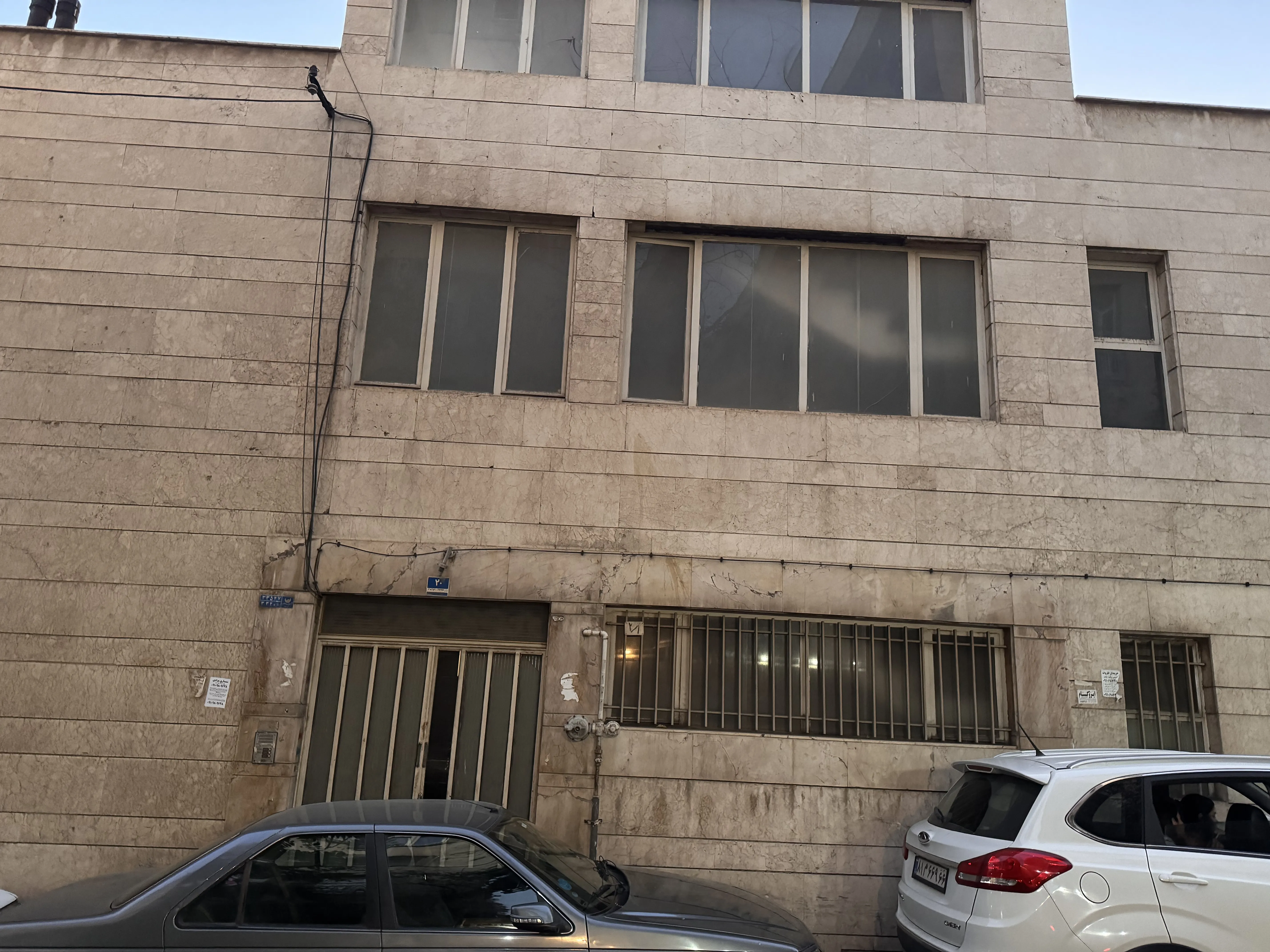 کلنگی‌نقلی با جواز