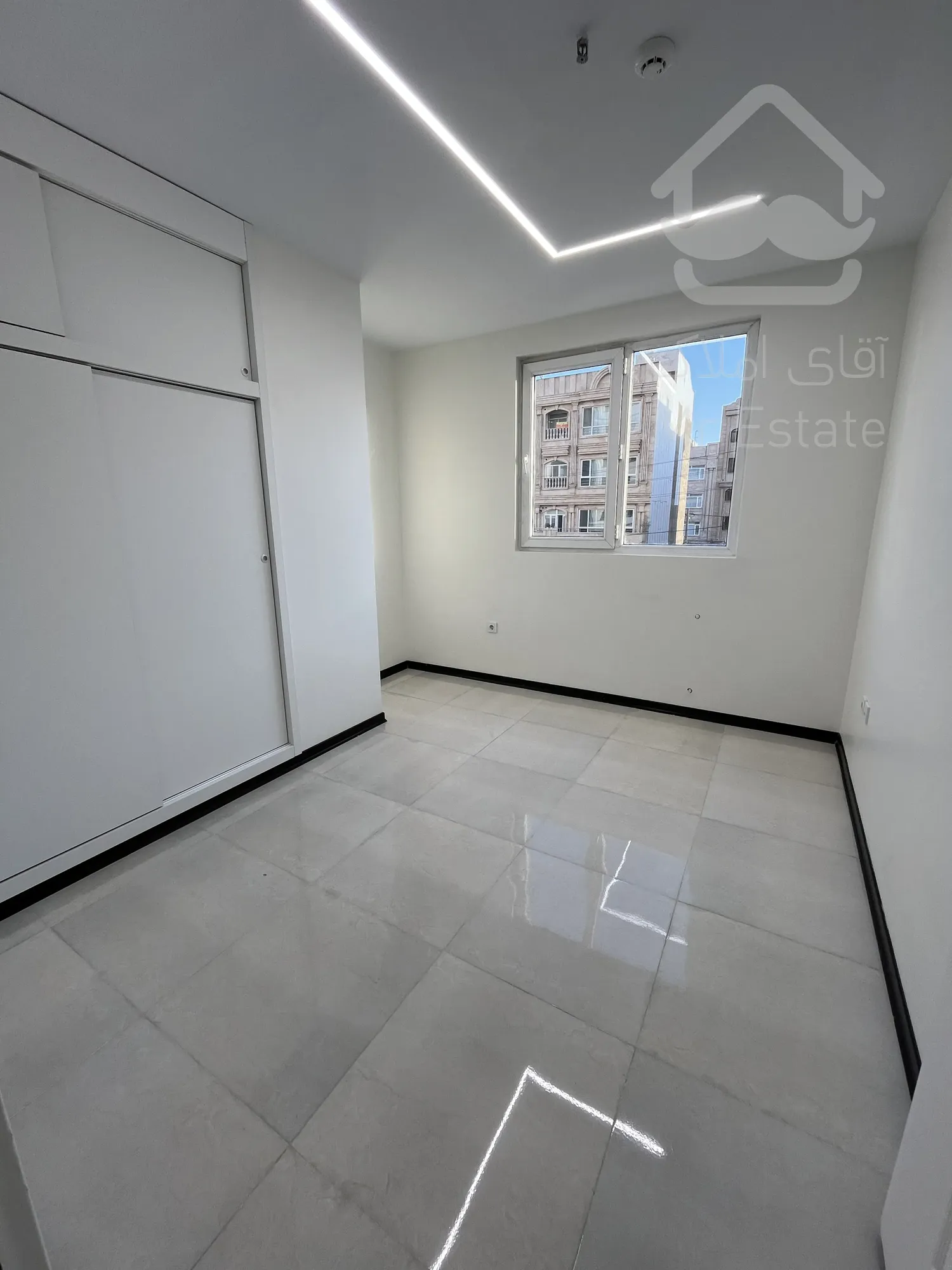 ۹۰متر آپارتمان نوساز در اندیشه فاز۳