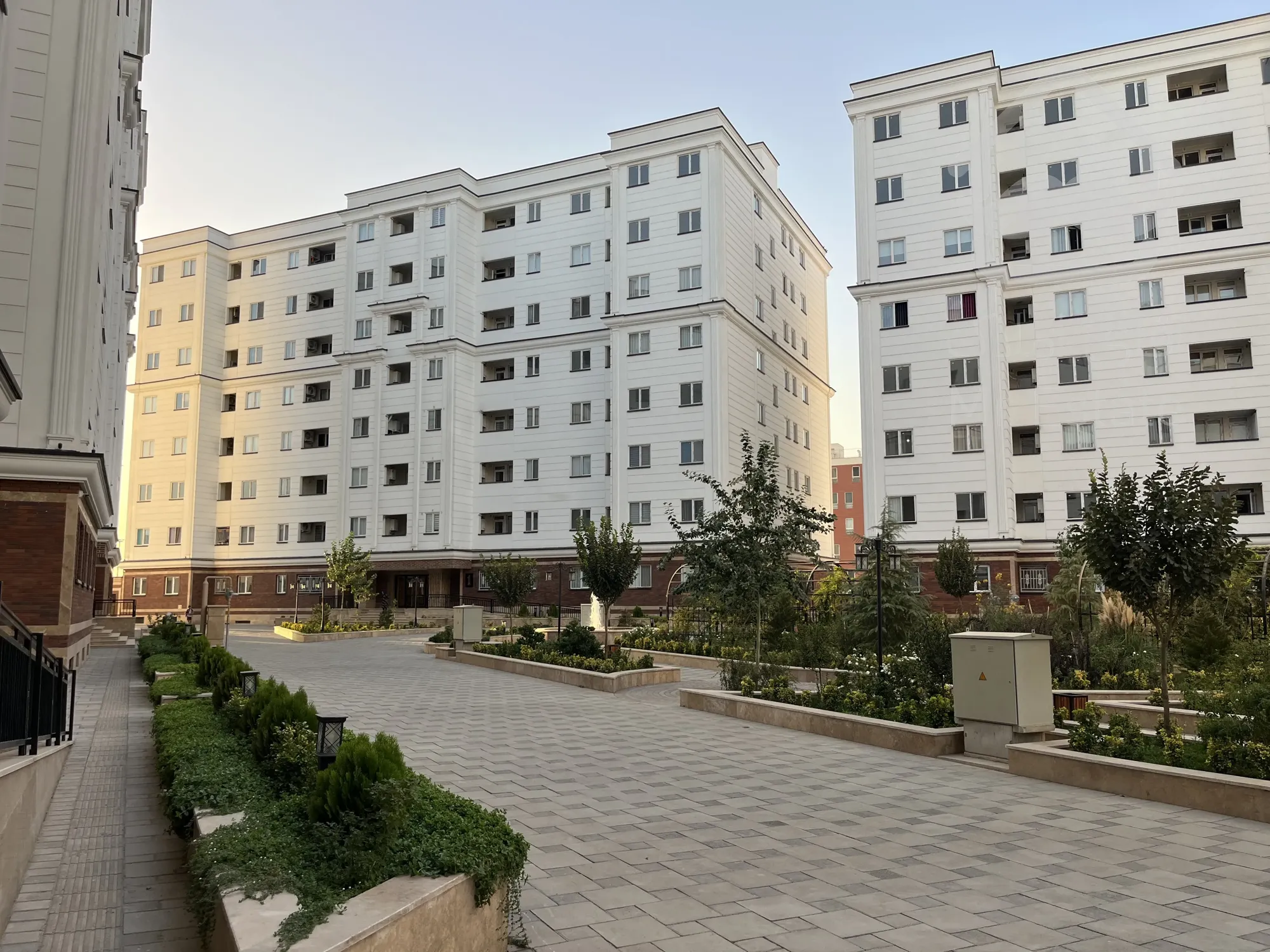 ۹۰متر آپارتمان نوساز در اندیشه فاز۳