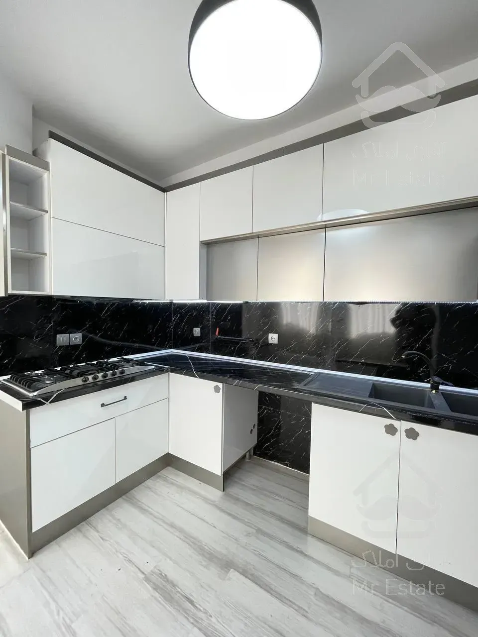 ۷۰متر/رو‌به آفتاب/تاپ لوکیشن/فاز یک/سند تکبرگ