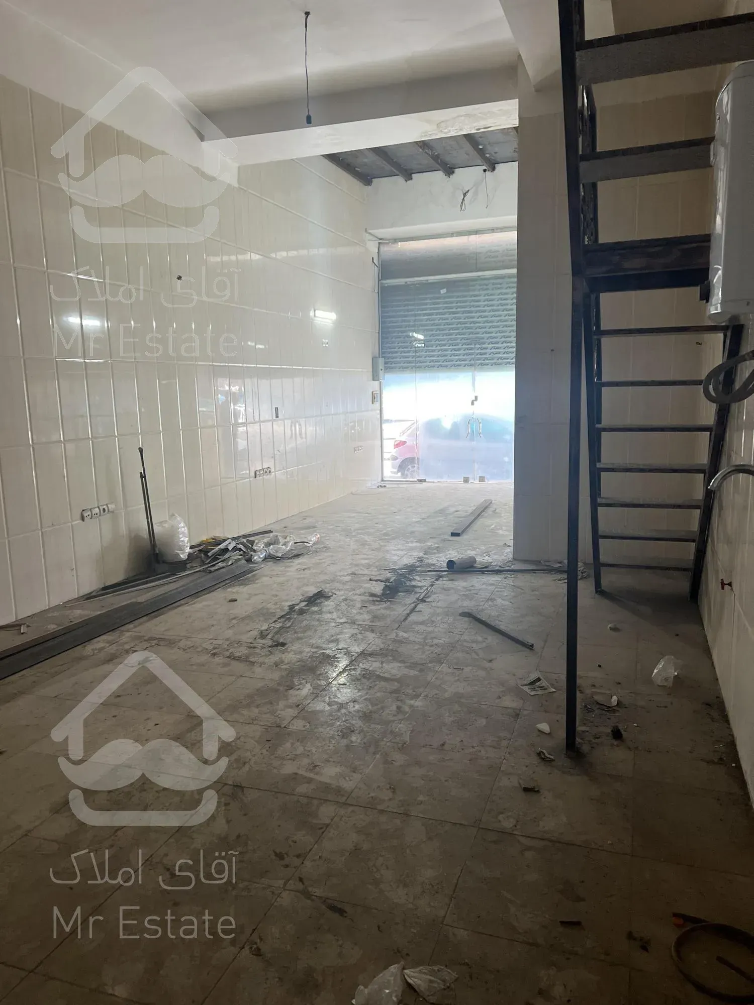 110 متر مغازه انديشه شهرك صدف ارتفاع ٨ متر