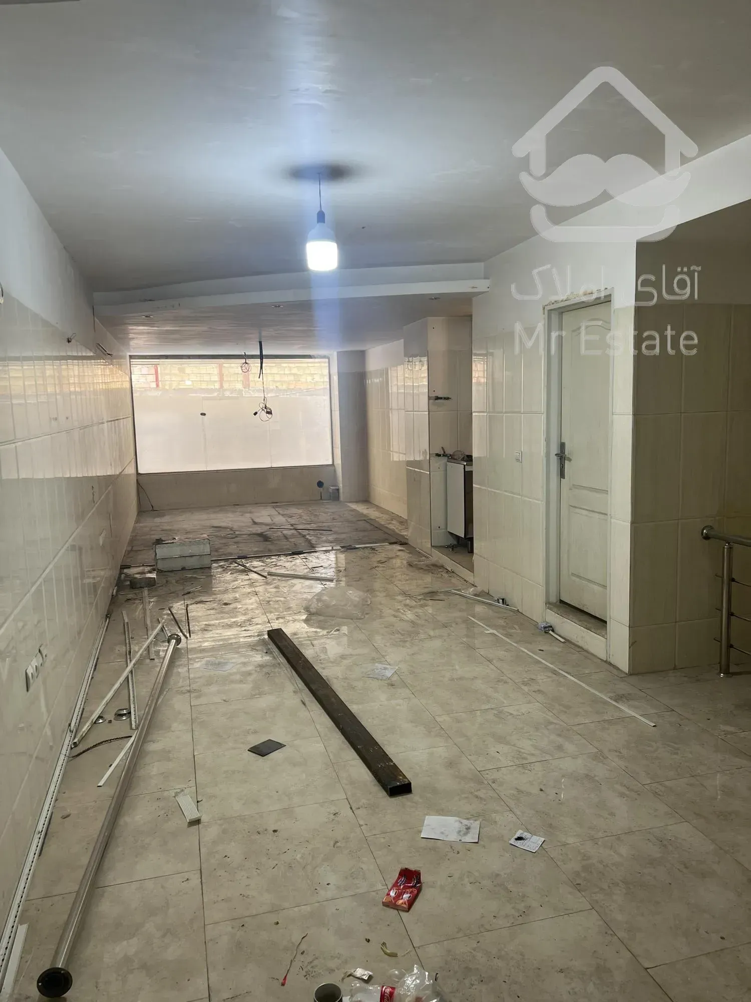 110 متر مغازه انديشه شهرك صدف ارتفاع ٨ متر