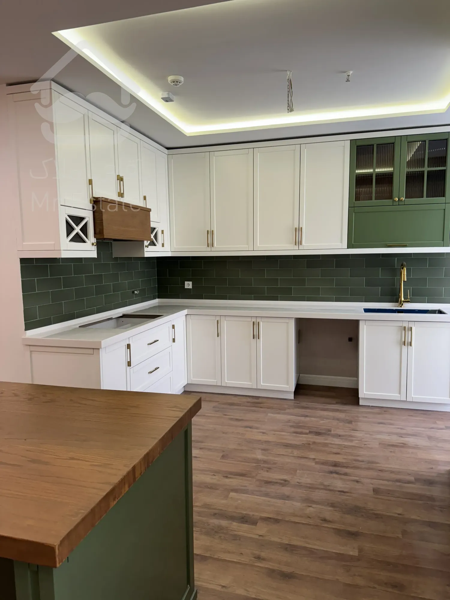 فروش اپارتمان ۱۳۰ متری دو خوابه فول مشاعات رونیکا پالاس پاسداران