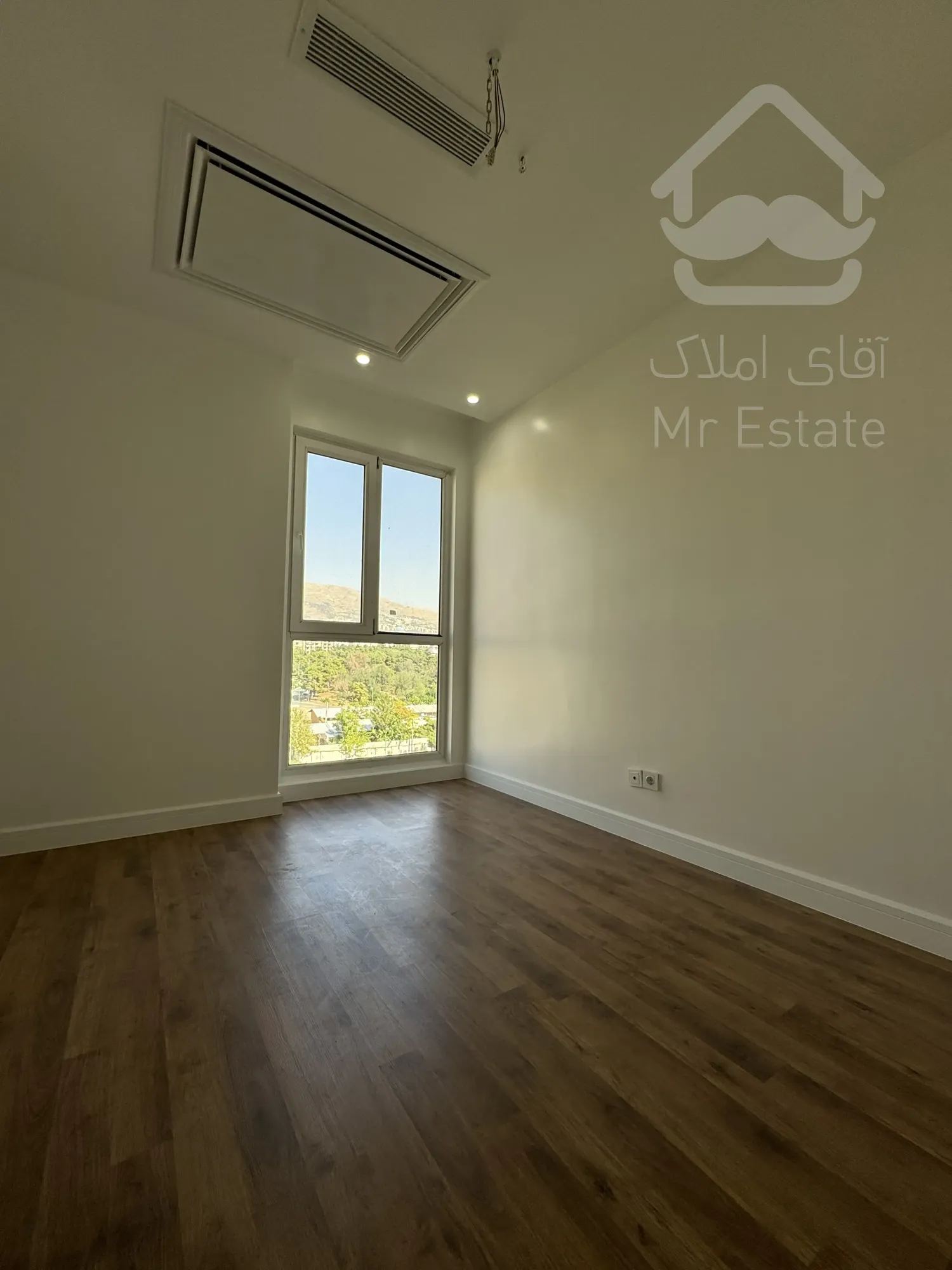 فروش اپارتمان ۱۳۰ متری دو خوابه فول مشاعات رونیکا پالاس پاسداران