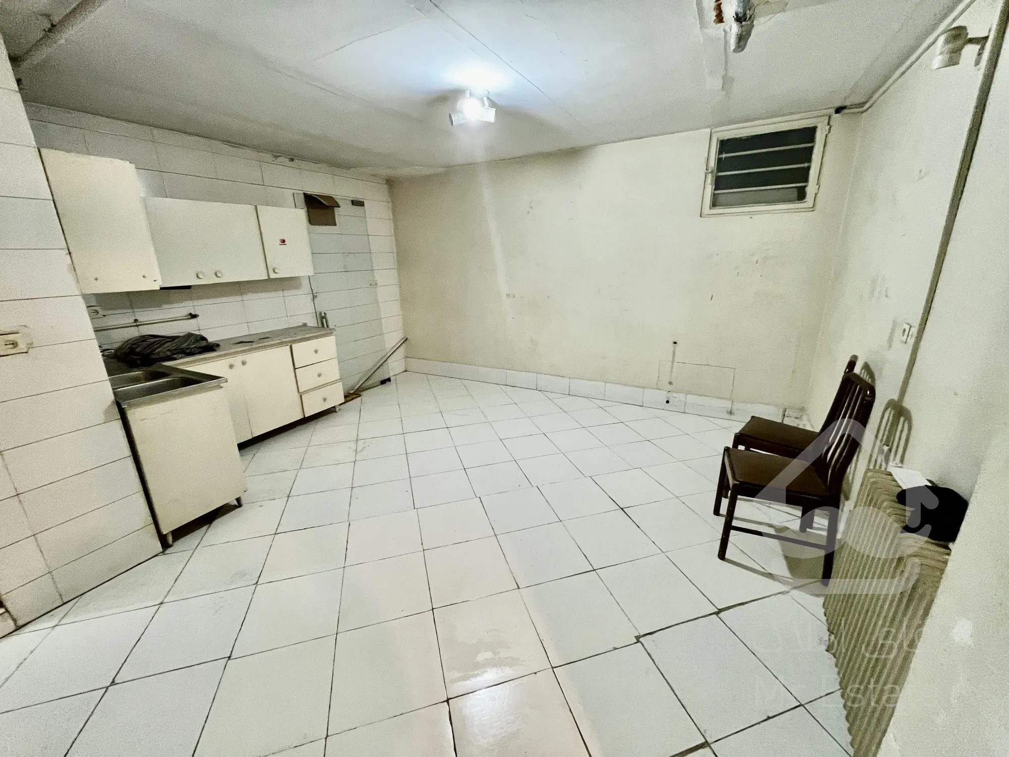 اجاره *انبار مسکونی* مناسب جهیزیه یا تجاری کم تردد