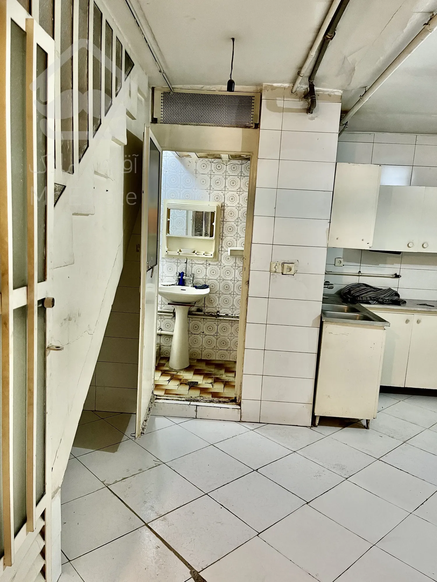 اجاره *انبار مسکونی* مناسب جهیزیه یا تجاری کم تردد