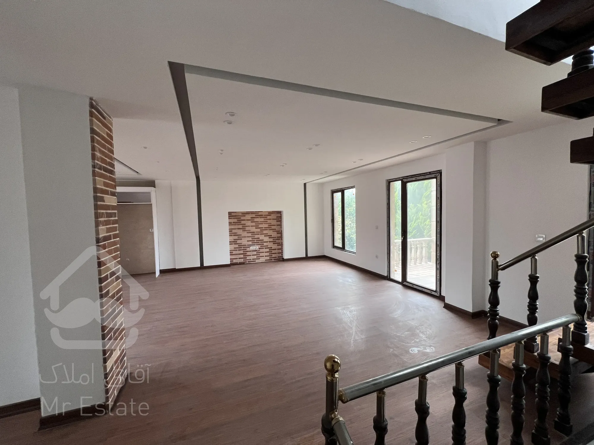 فروش ویلا شهرکی استخردار ۳۰۰ متر/مدارک کامل/لتینگان نوشهر