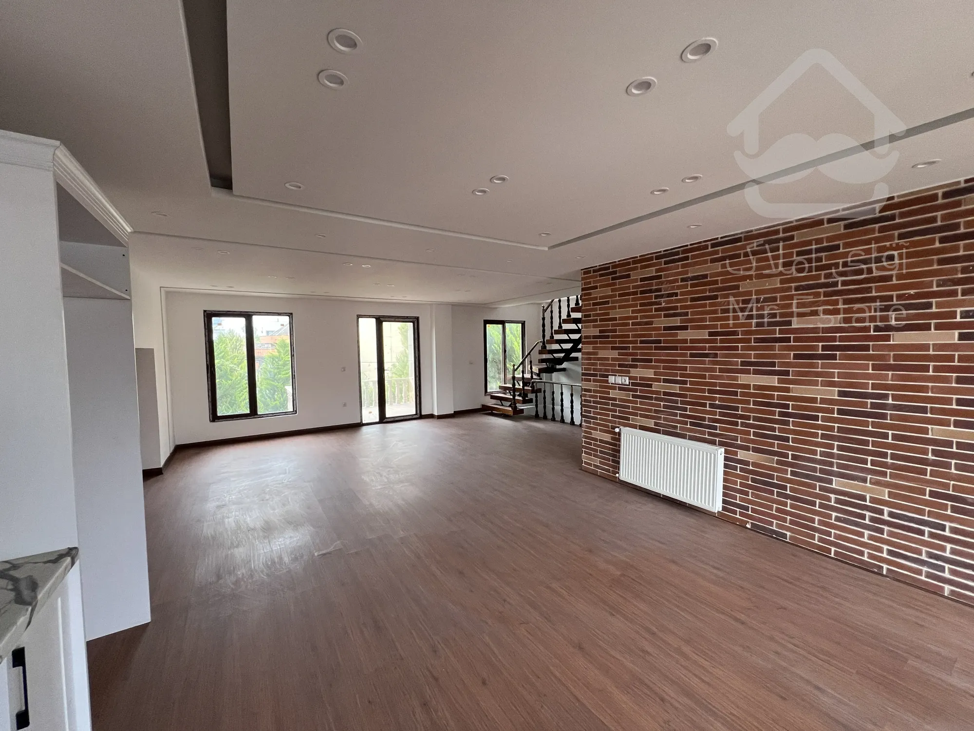 فروش ویلا شهرکی استخردار ۳۰۰ متر/مدارک کامل/لتینگان نوشهر