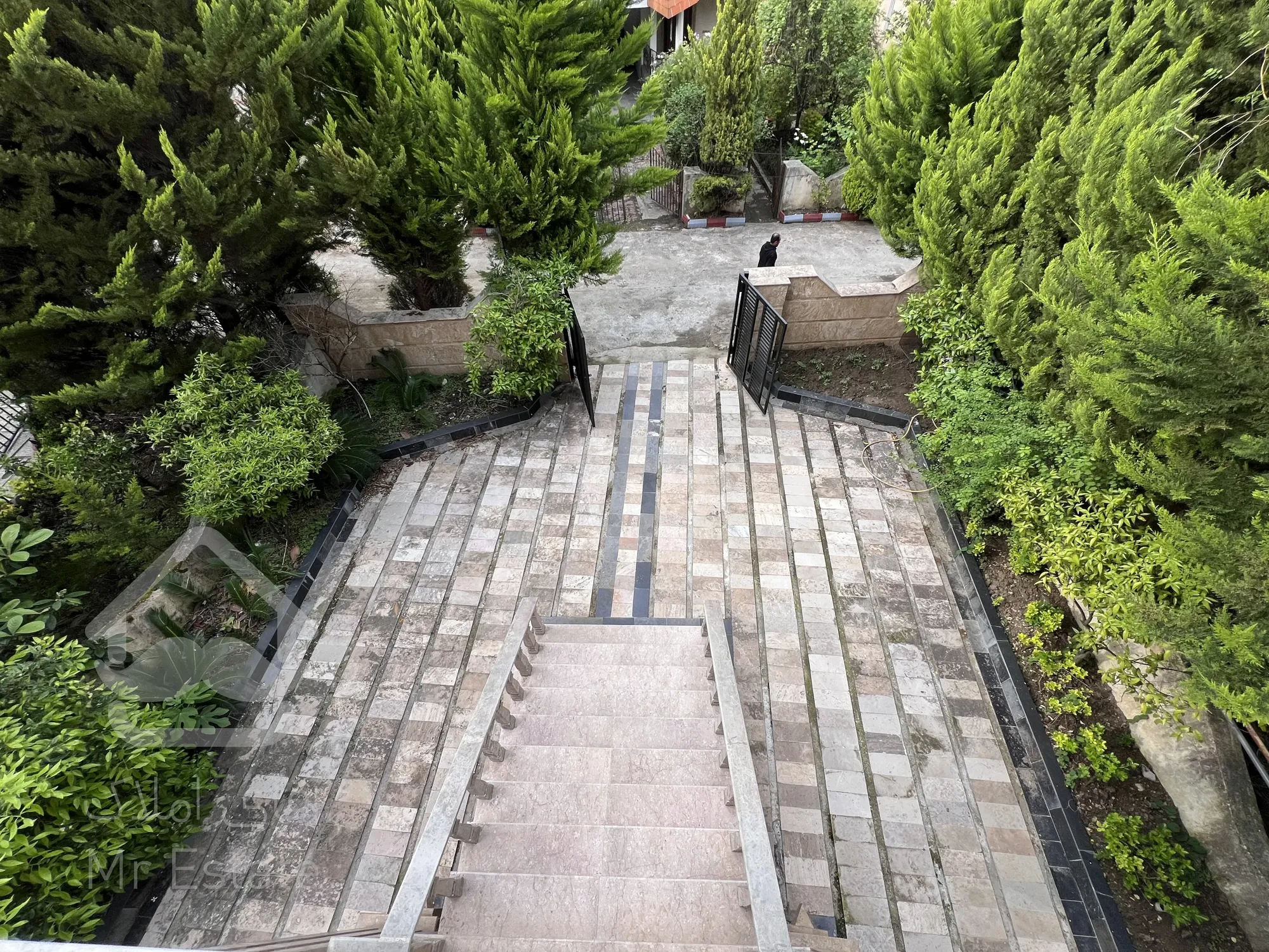 فروش ویلا شهرکی استخردار ۳۰۰ متر/مدارک کامل/لتینگان نوشهر