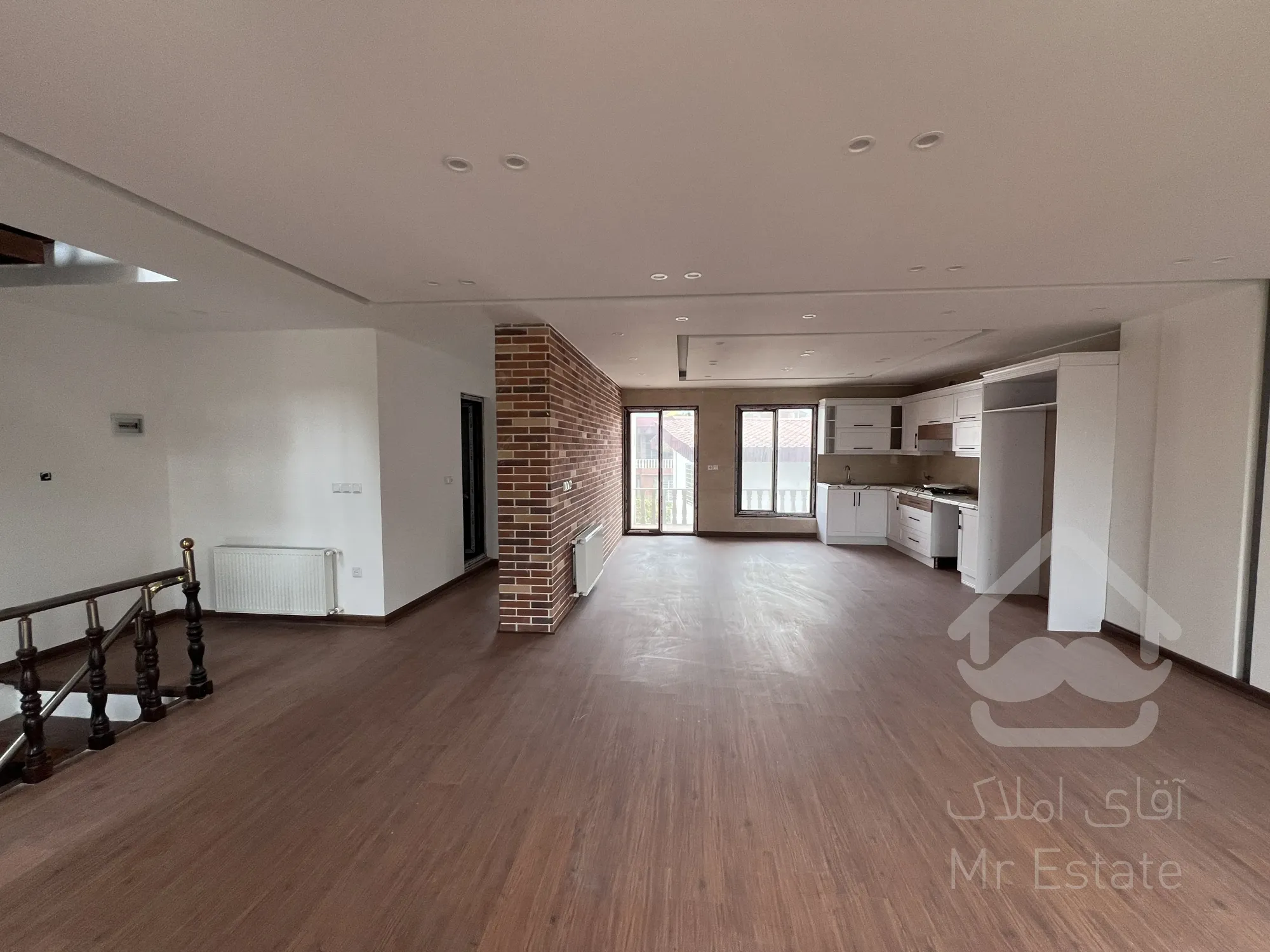 فروش ویلا شهرکی استخردار ۳۰۰ متر/مدارک کامل/لتینگان نوشهر