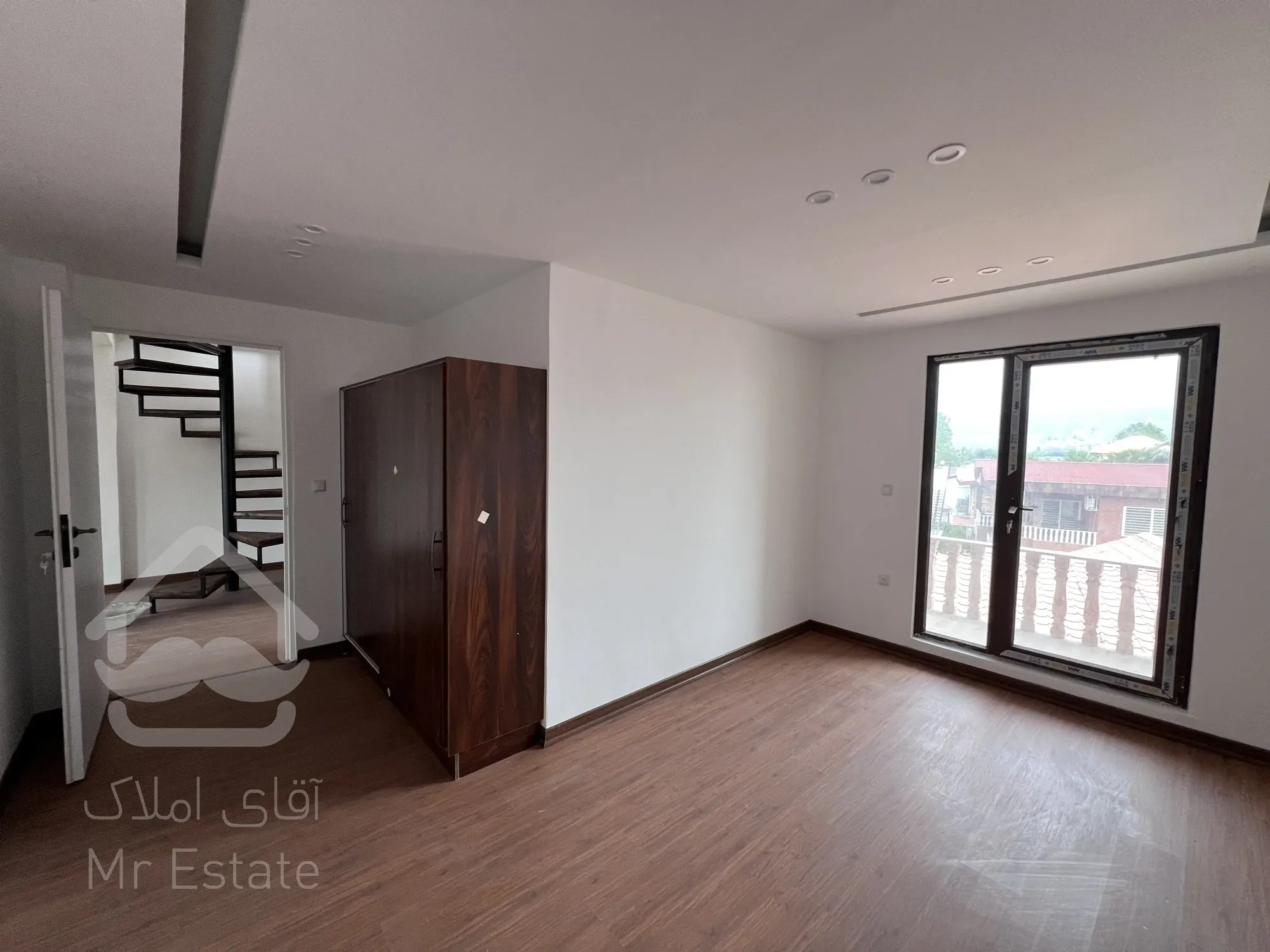 فروش ویلا شهرکی استخردار ۳۰۰ متر/مدارک کامل/لتینگان نوشهر