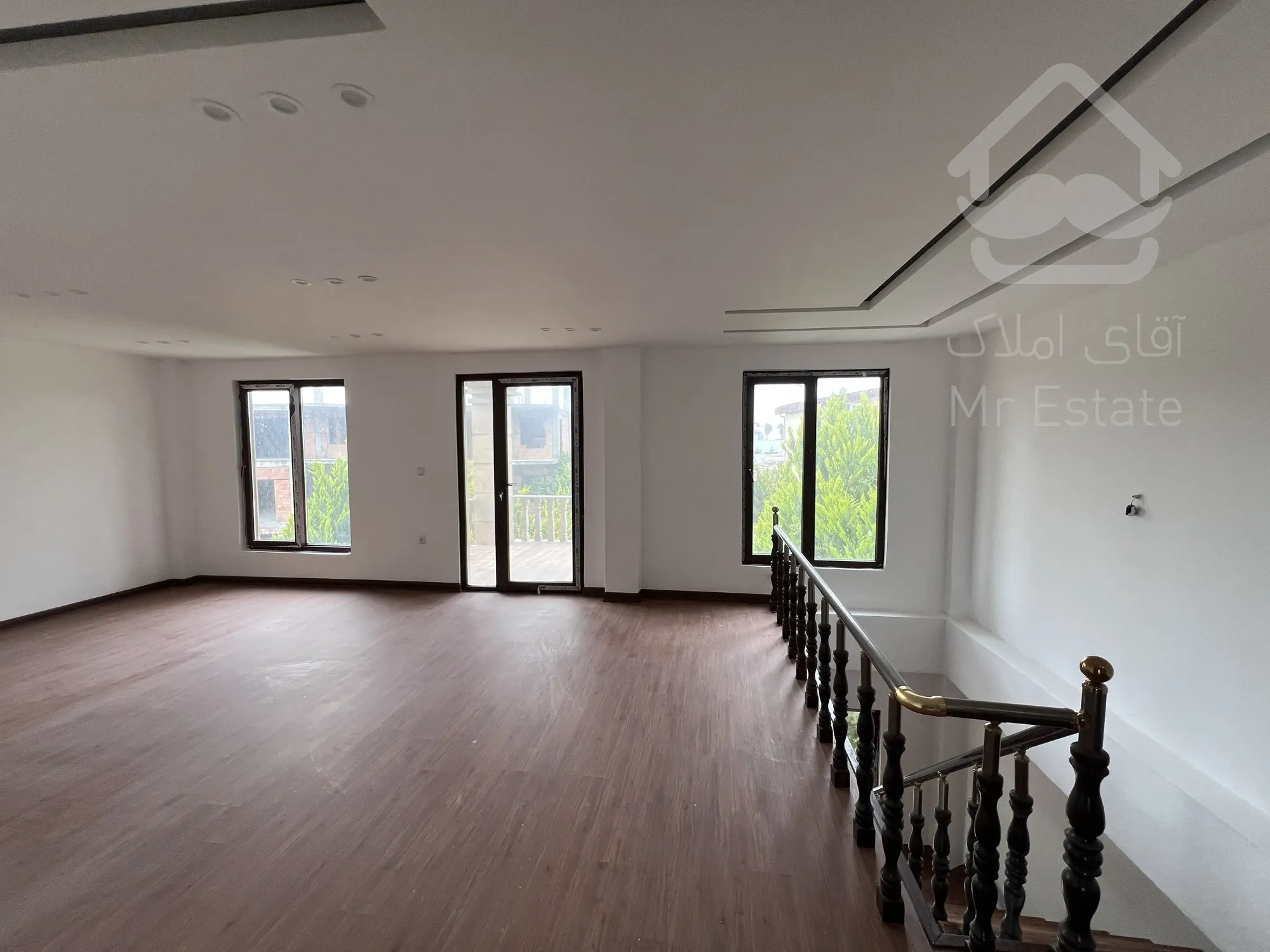 فروش ویلا شهرکی استخردار ۳۰۰ متر/مدارک کامل/لتینگان نوشهر