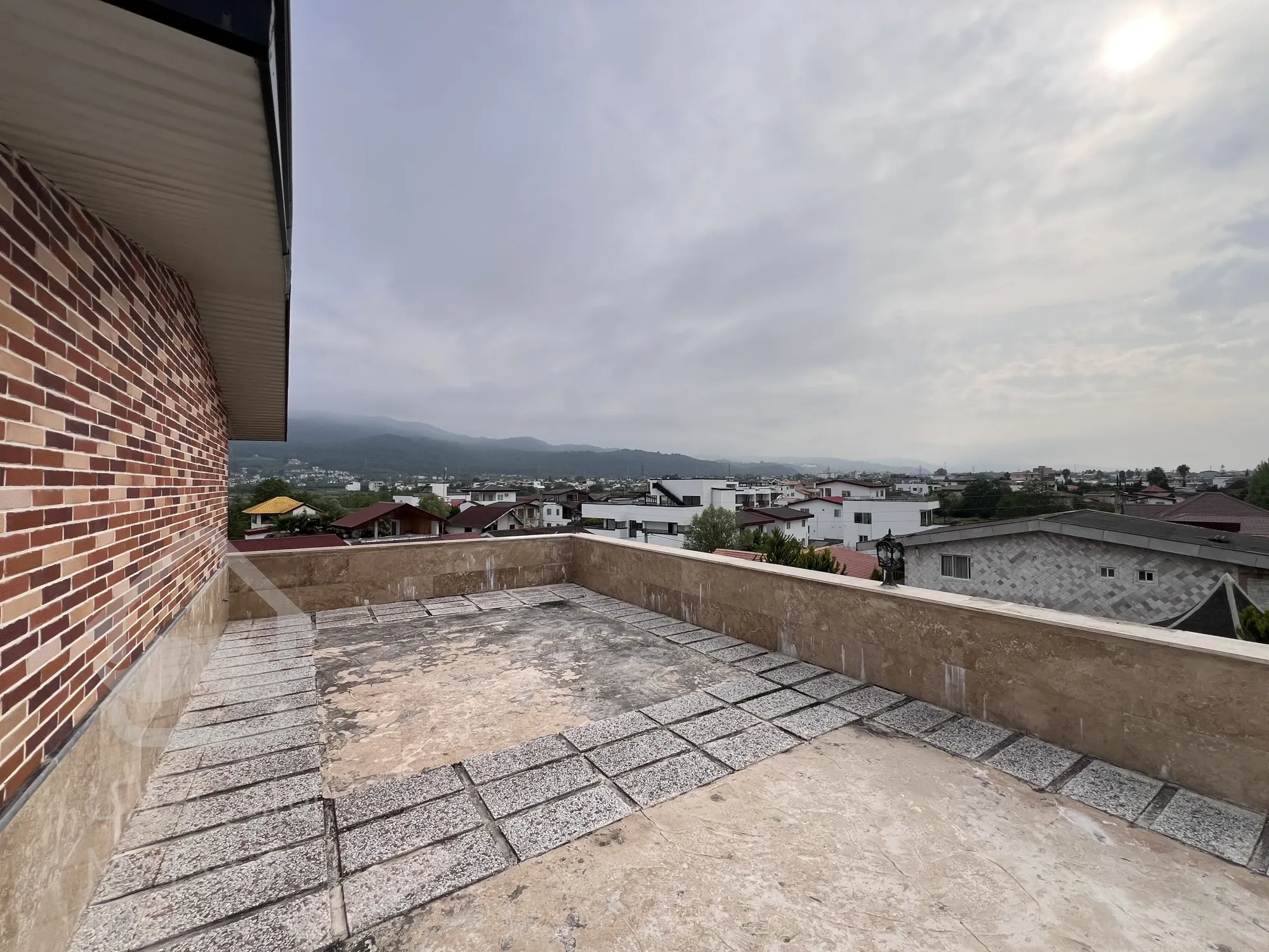 فروش ویلا شهرکی استخردار ۳۰۰ متر/مدارک کامل/لتینگان نوشهر